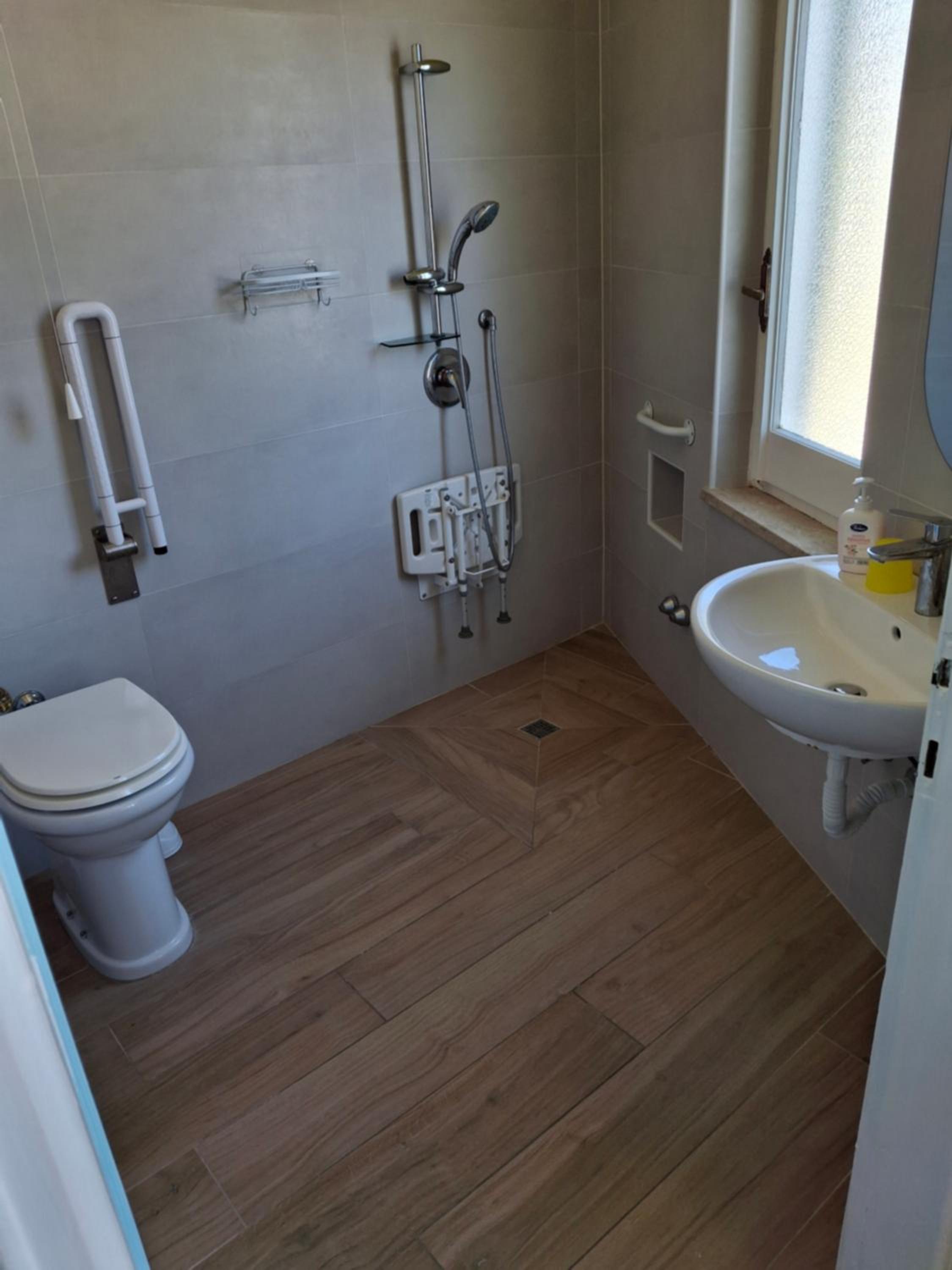 Double Room - Disability Access - Photo 3