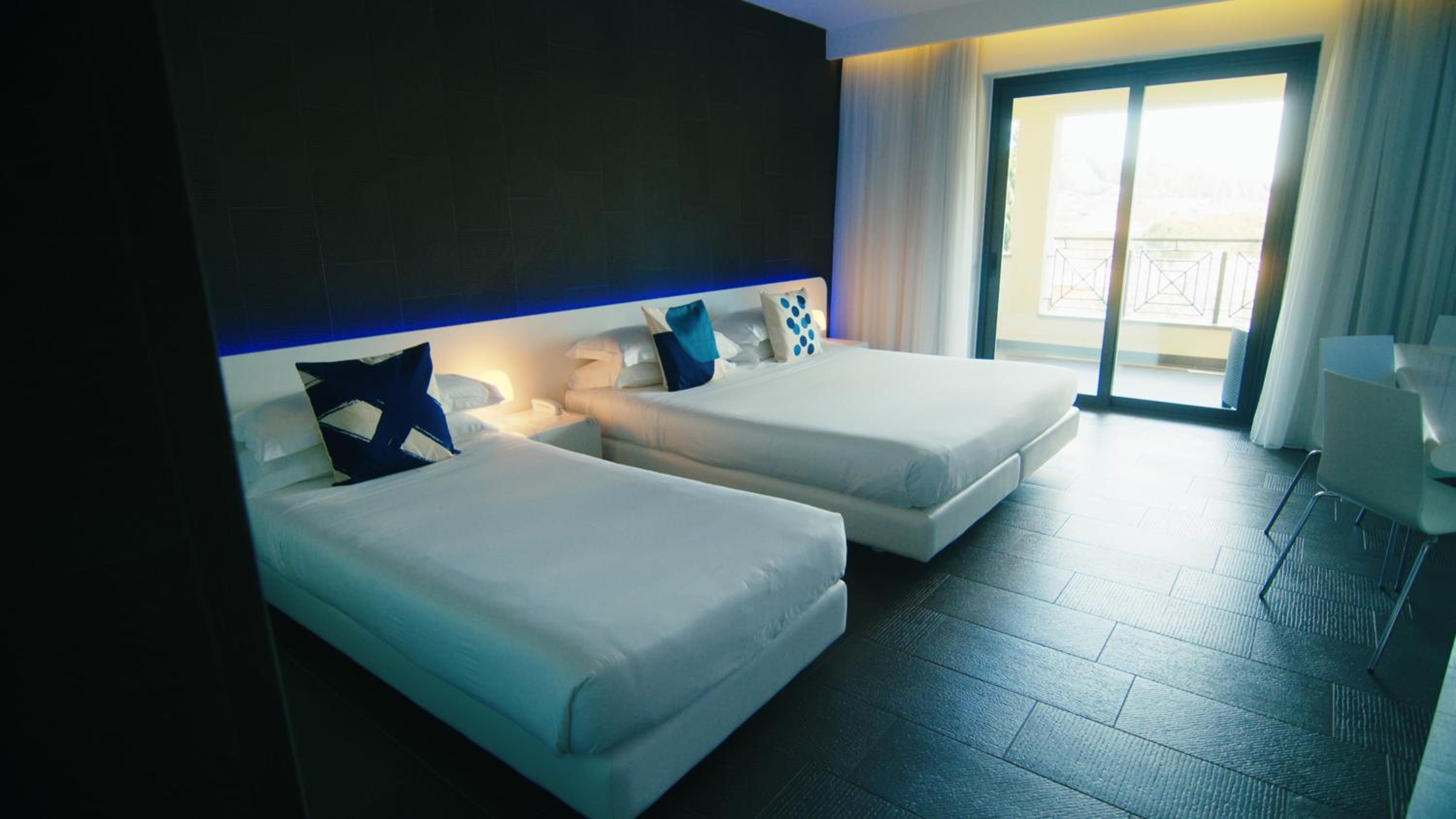 Classic Triple Room with Beach Access photo 2