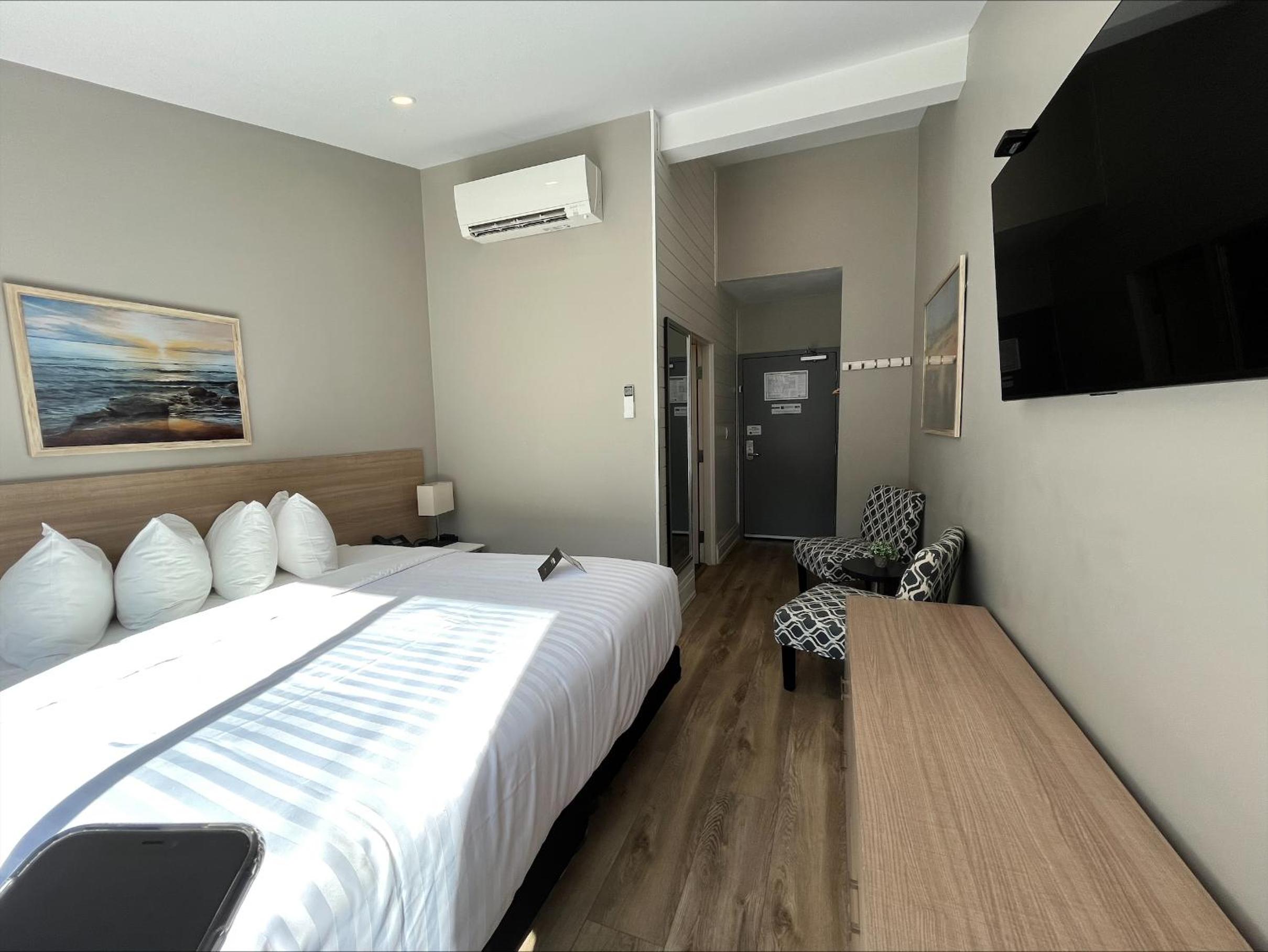 Superior King Room - Photo 3