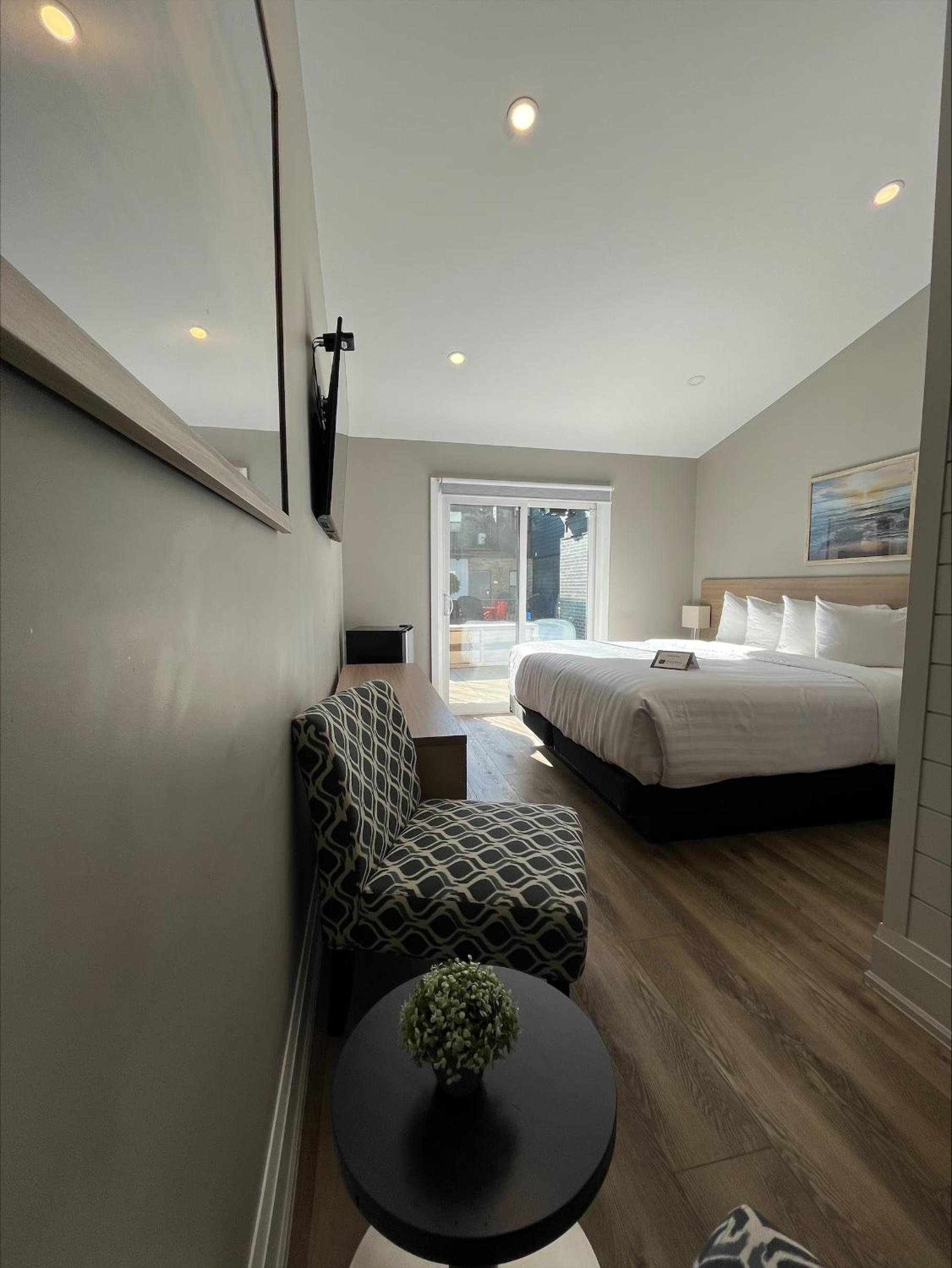 Superior King Room - Photo 4