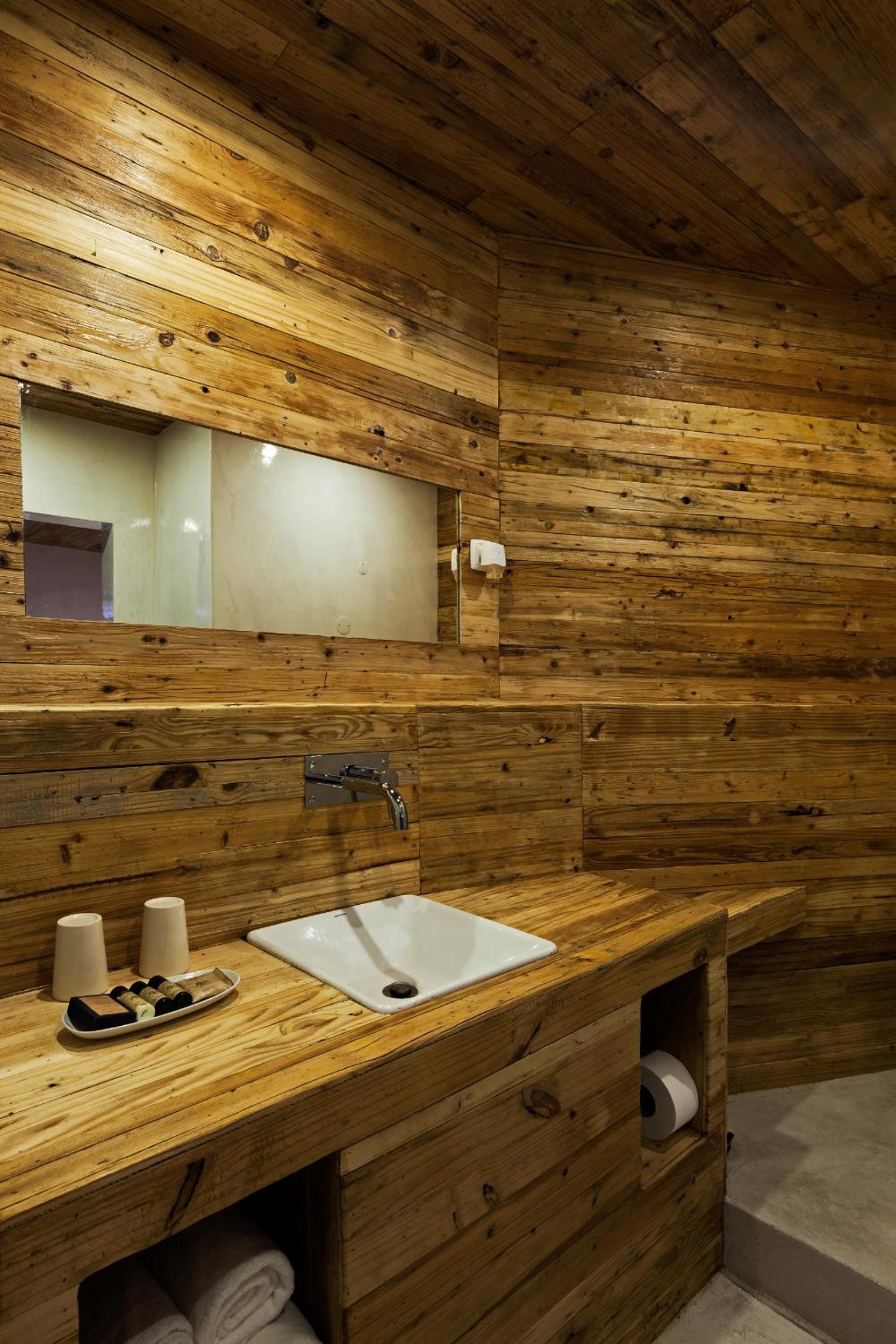Double or Twin Room thumbnail 5