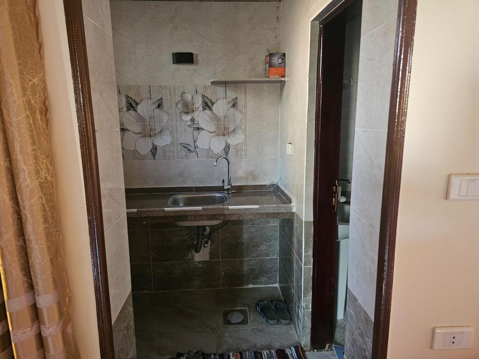 Family Room with Private Bathroom photo 3