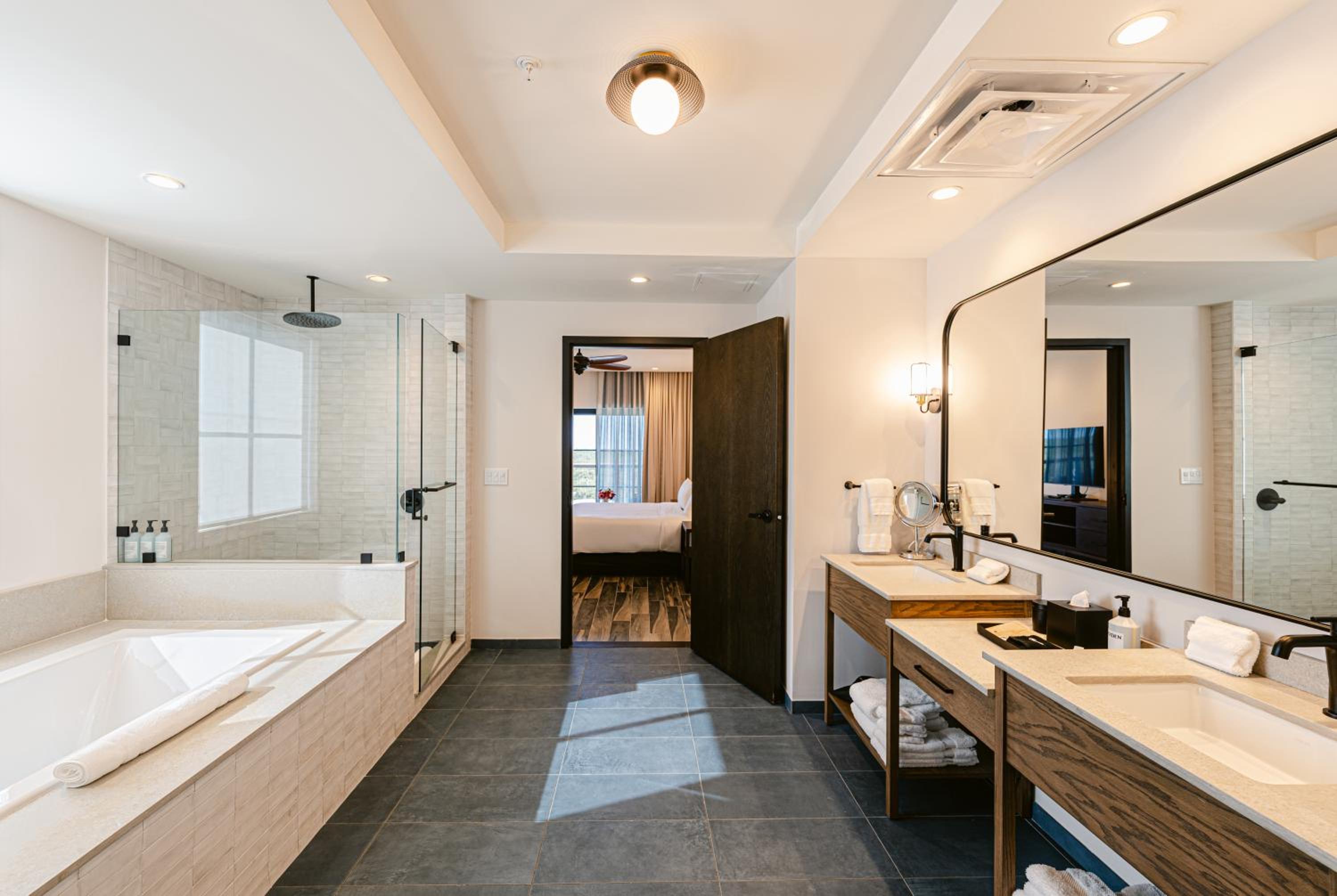 Suite with River View photo 3
