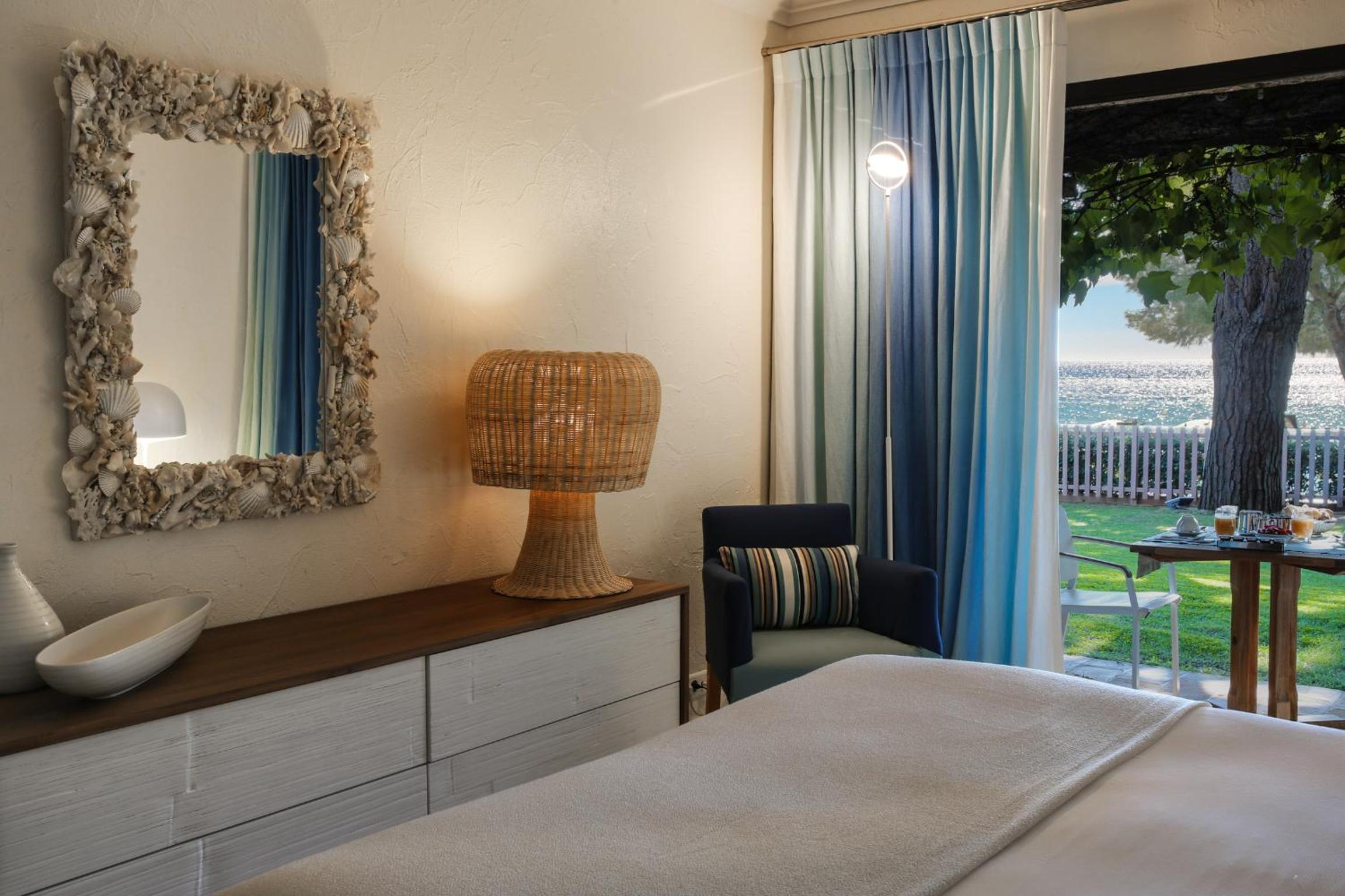 Deluxe Room with Sea View - Free Access to Spa and Private Beach