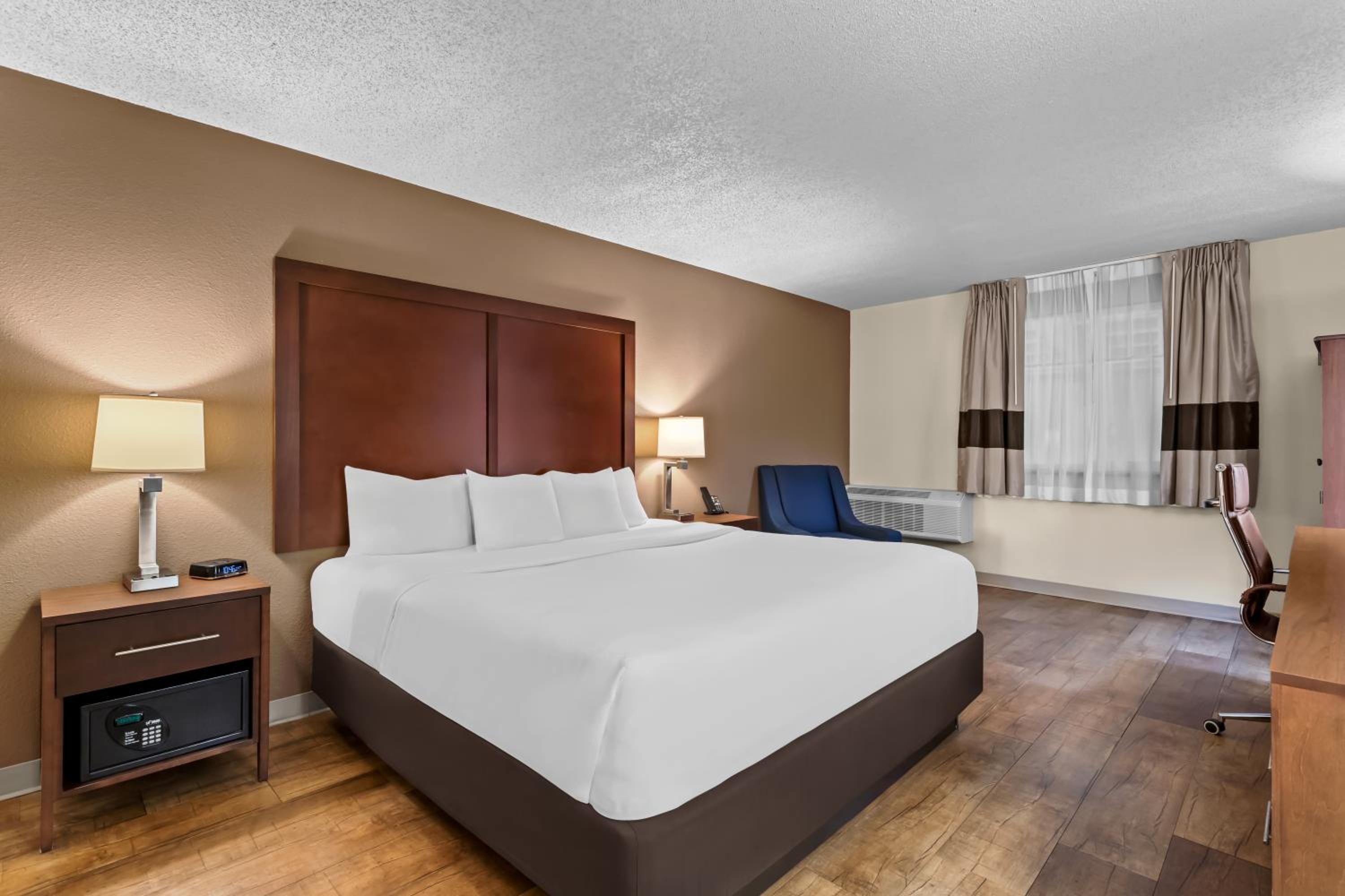 King Room - Non Smoking/Pet Friendly - Photo 1