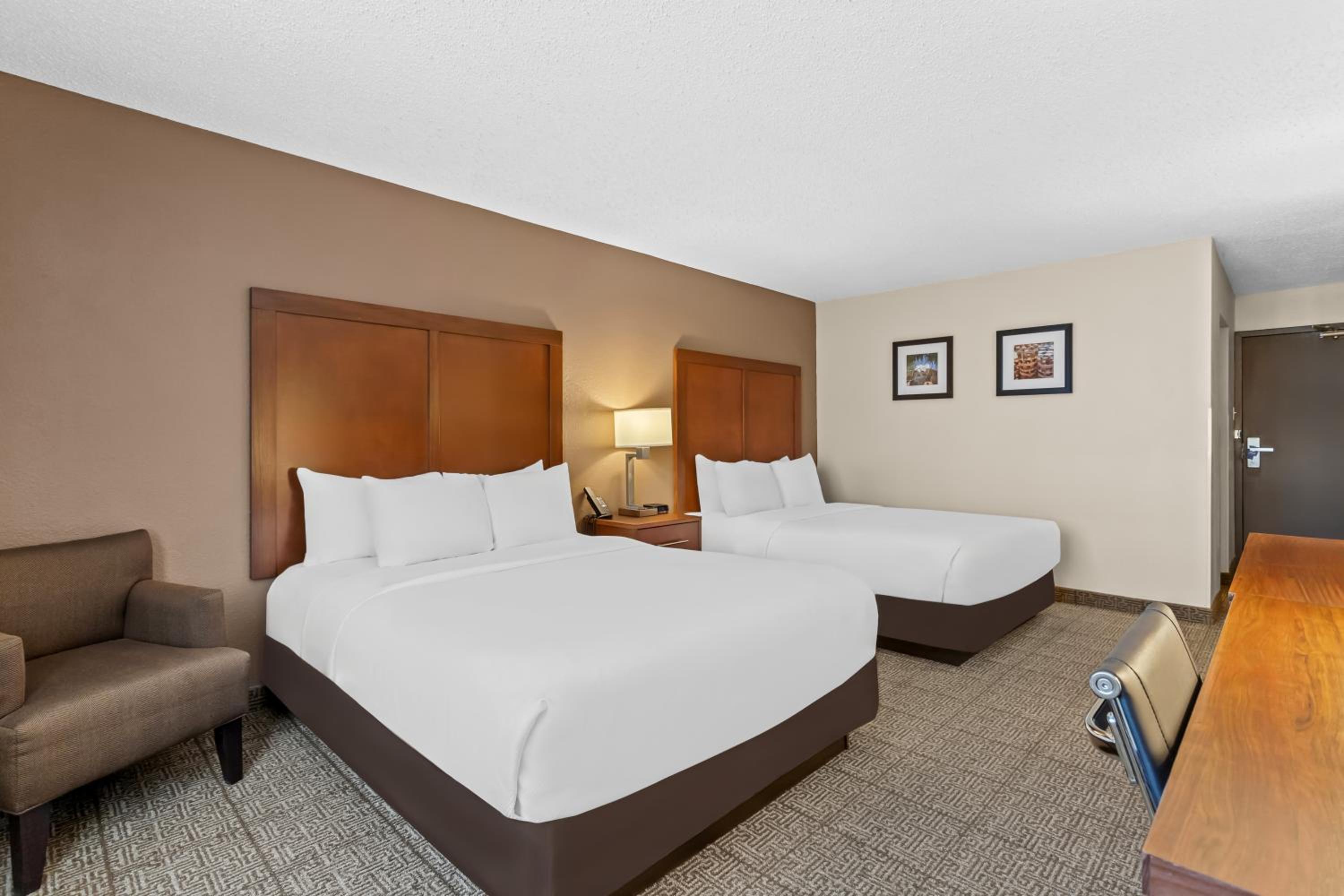 Queen Room with Two Queen Beds - Non Smoking/Pet Friendly - Photo 1