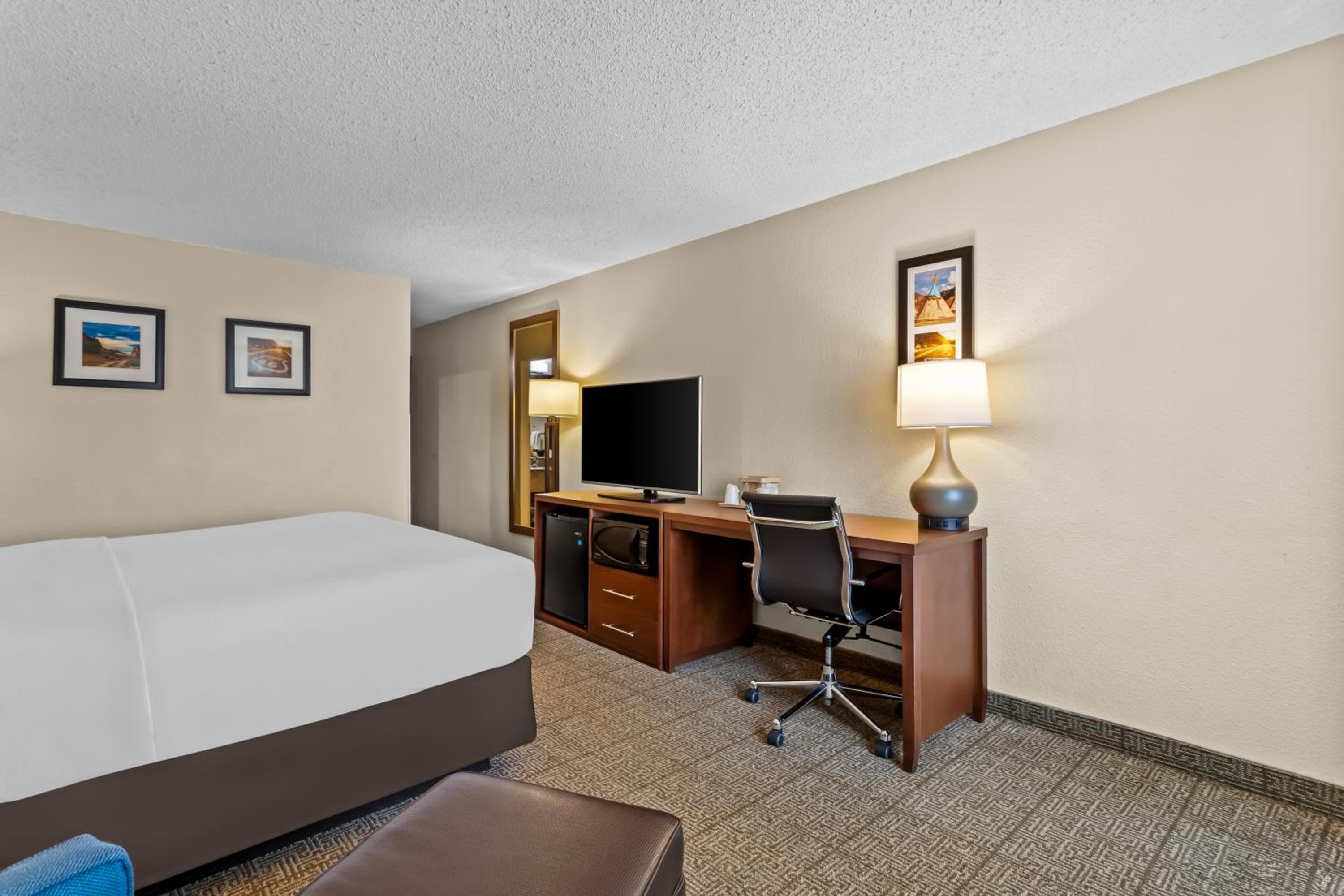 King Room - Non Smoking/Pet Friendly - Photo 2