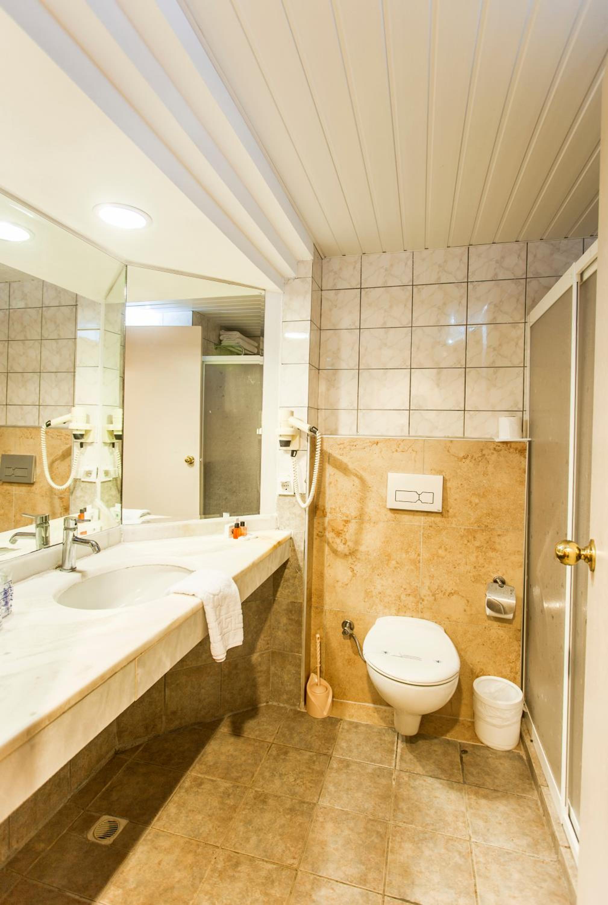 Triple Room with Land View thumbnail 5