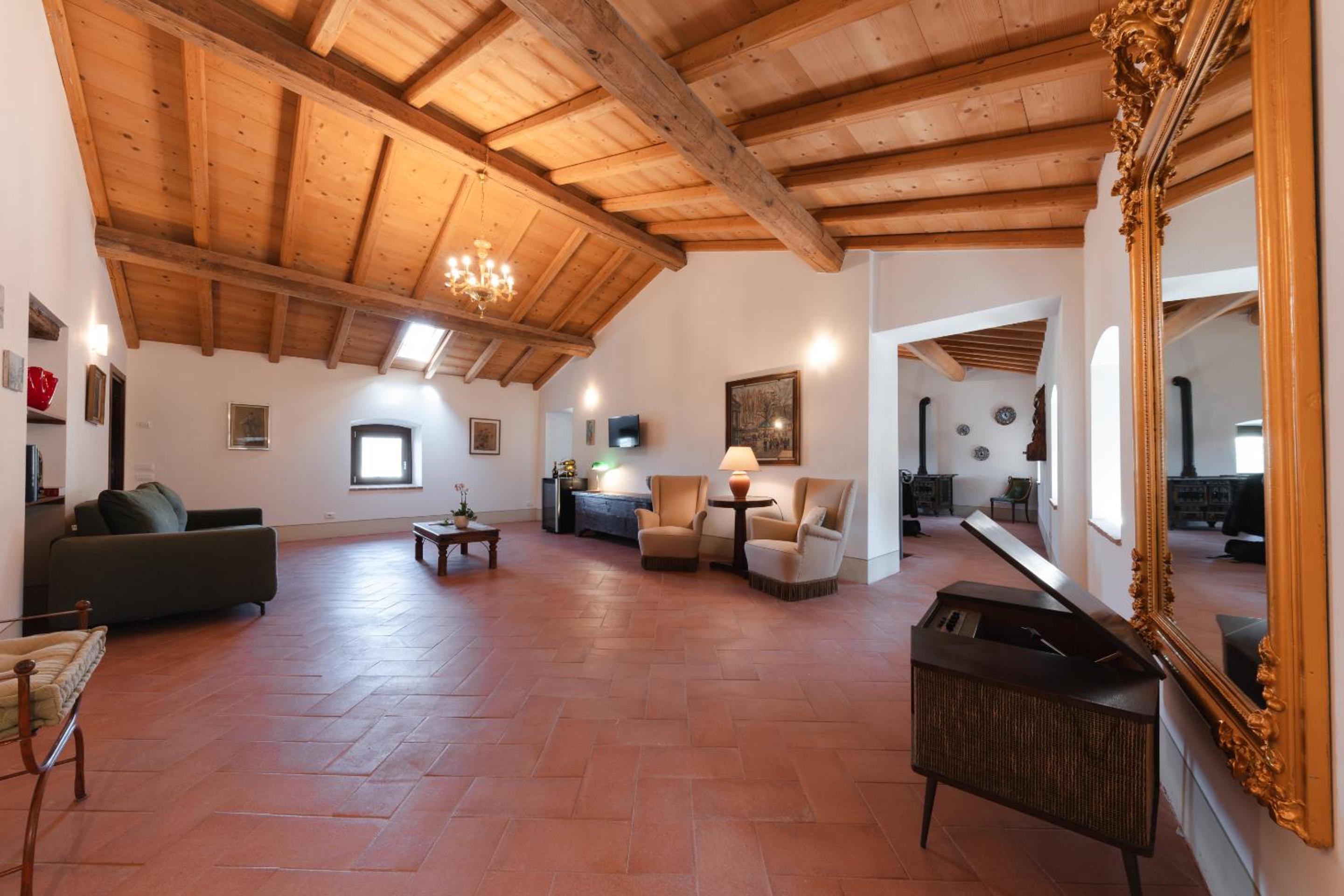 Deluxe Two-Bedroom Apartment with Garden View