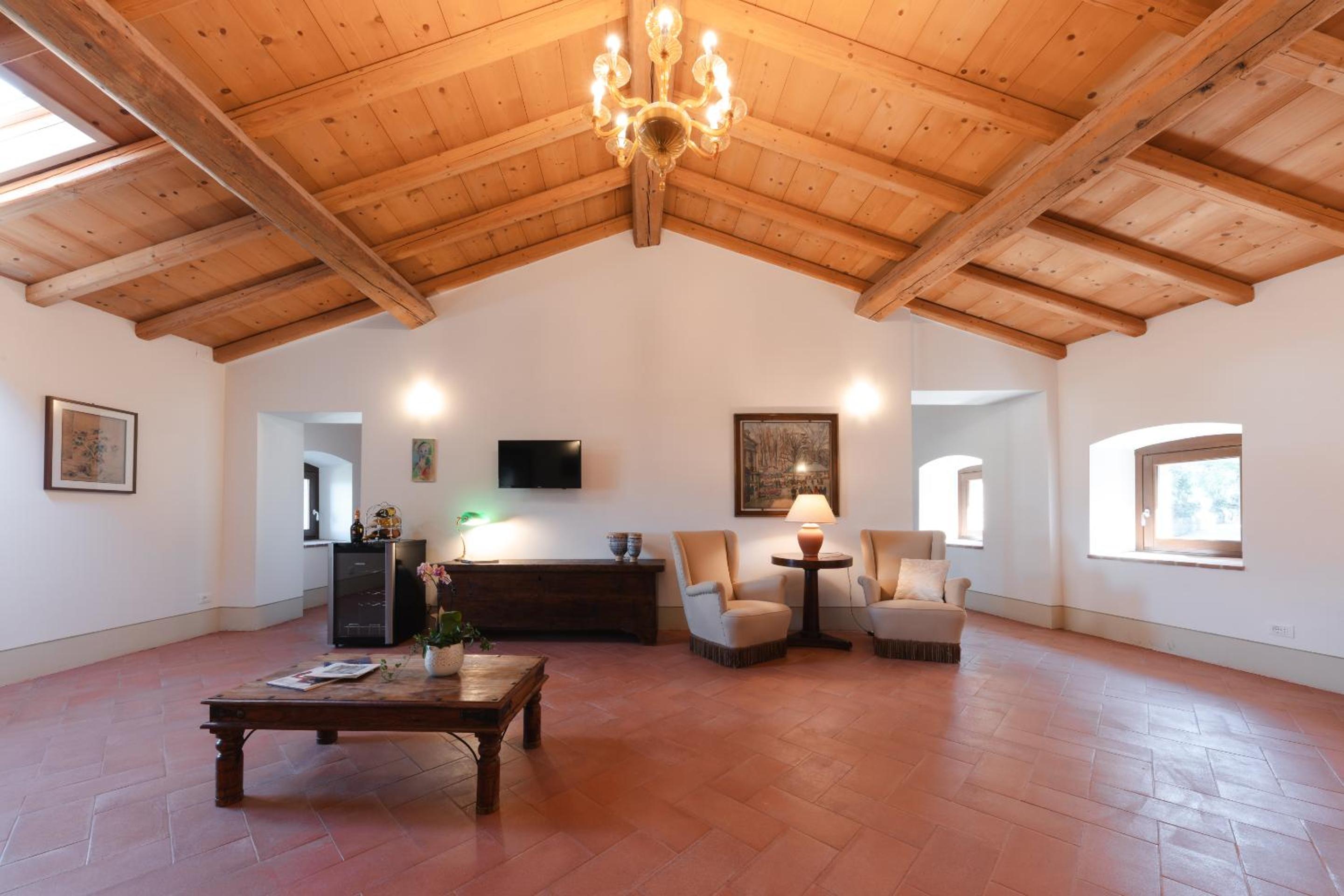 Deluxe Two-Bedroom Apartment with Garden View photo 3