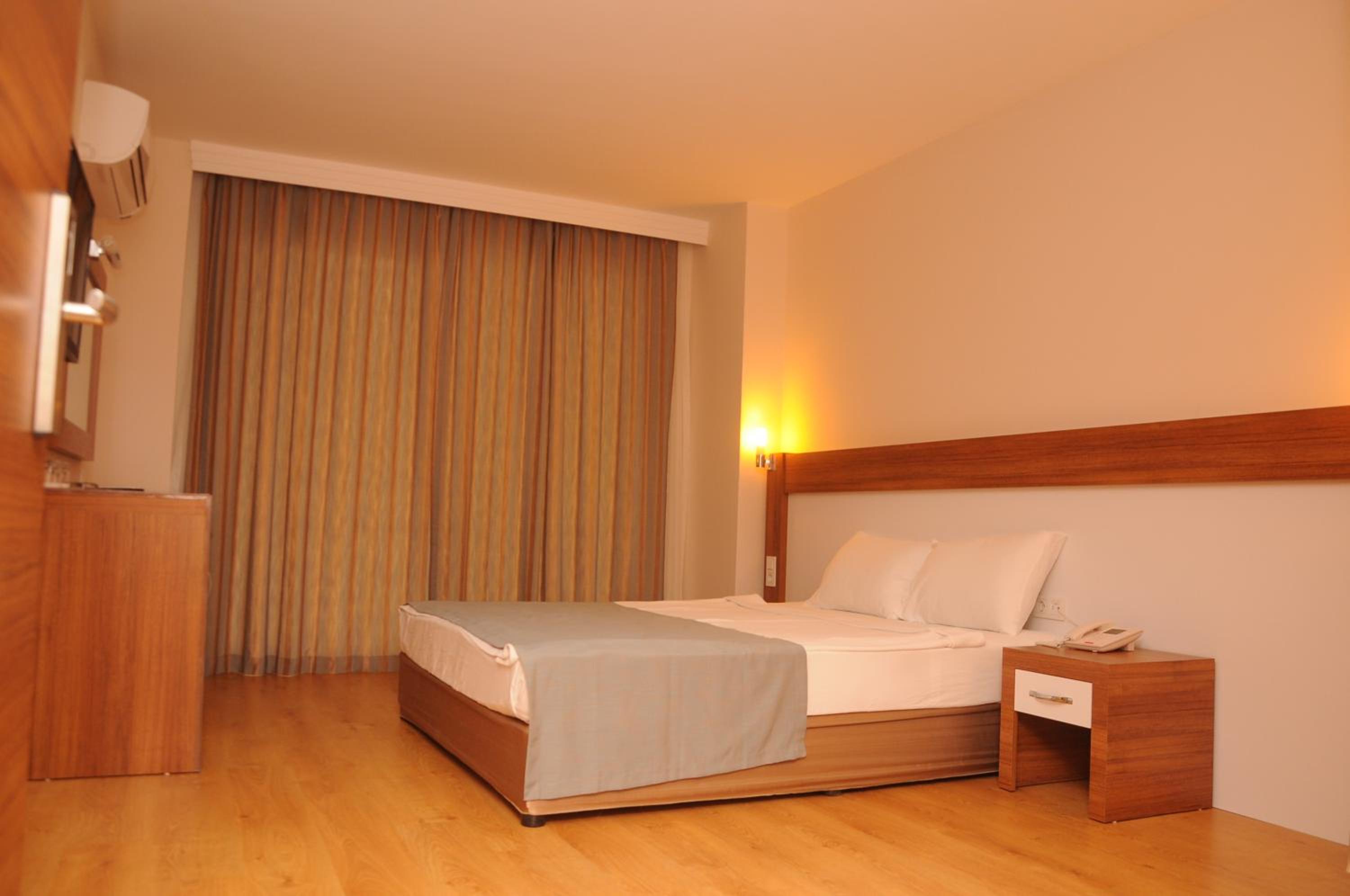 Double Room with Land View thumbnail 5