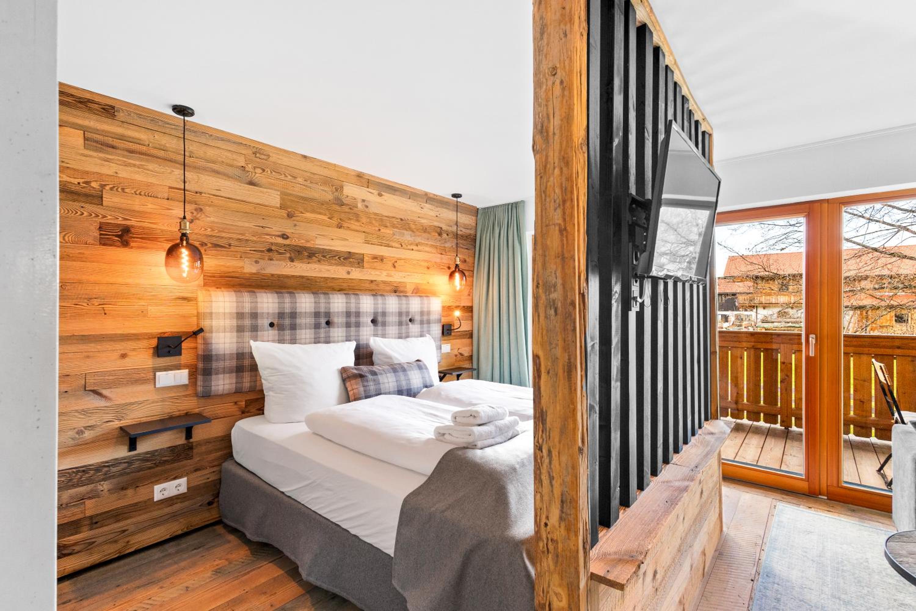 One-Bedroom Deluxe Apartment