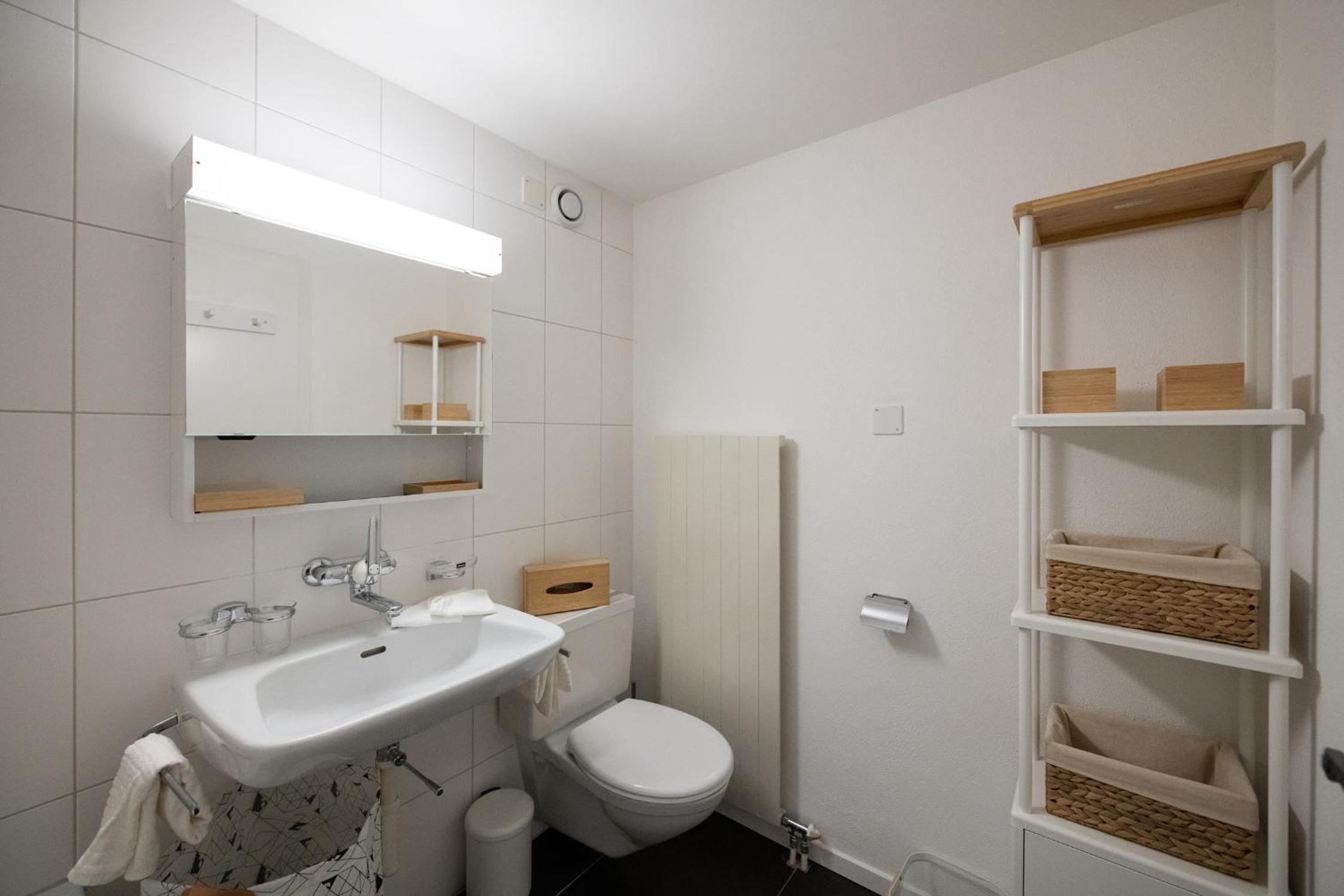 One-Bedroom Apartment with View photo 2