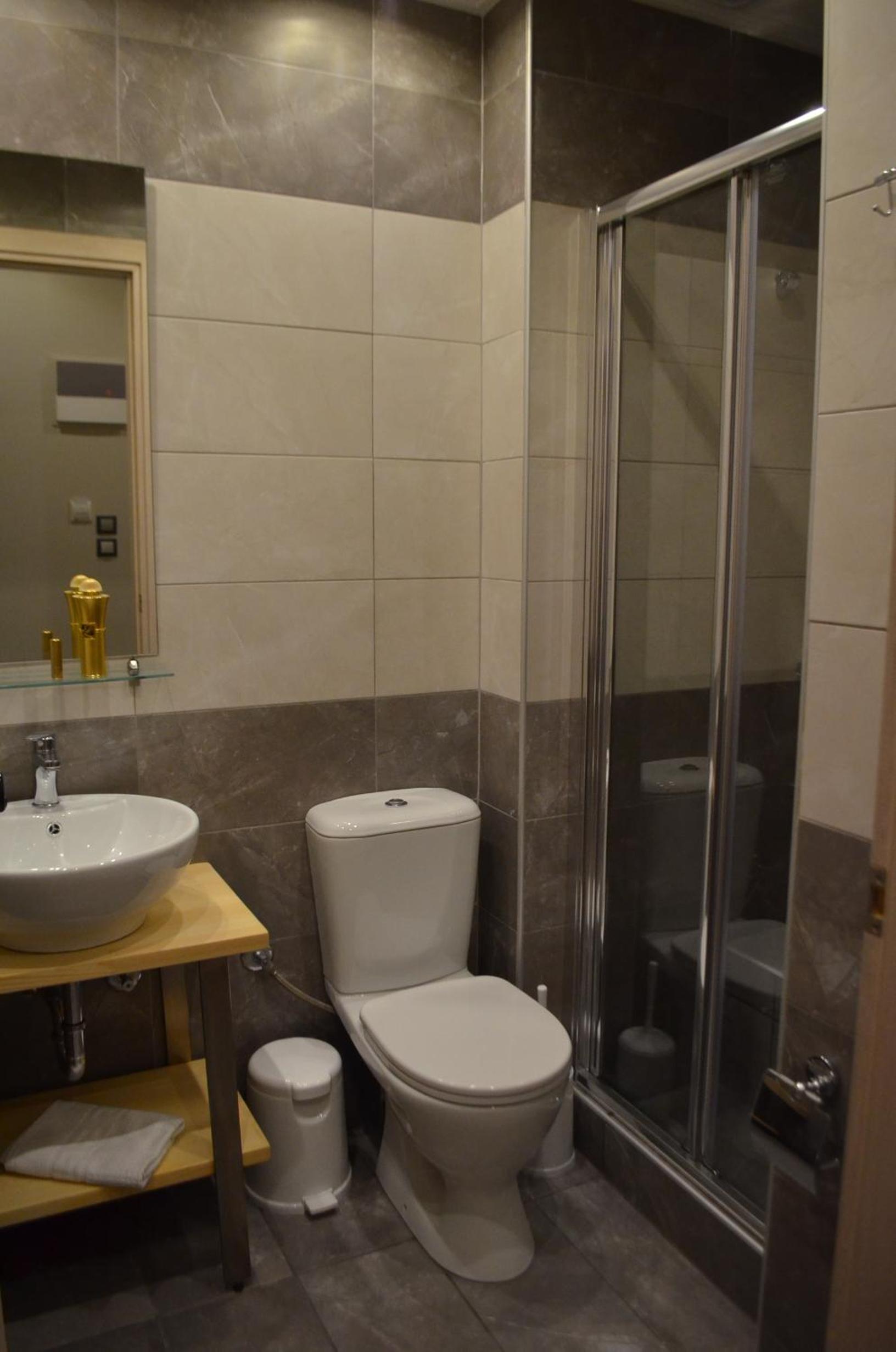 Double Room with Balcony - Photo 5
