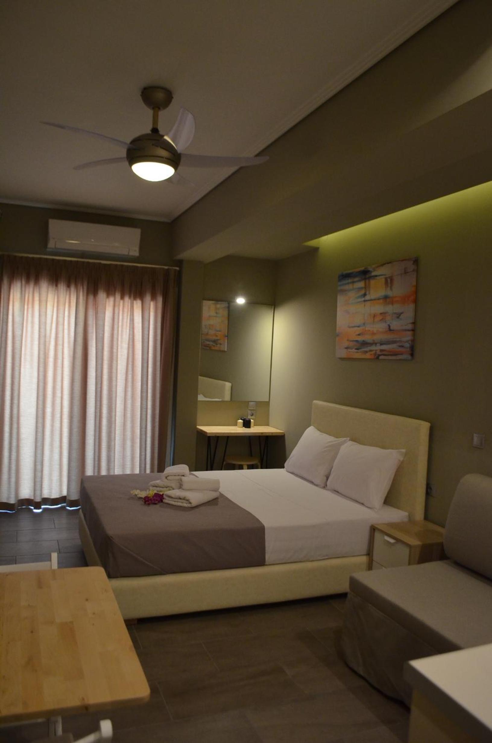 Double Room with Balcony - Photo 6