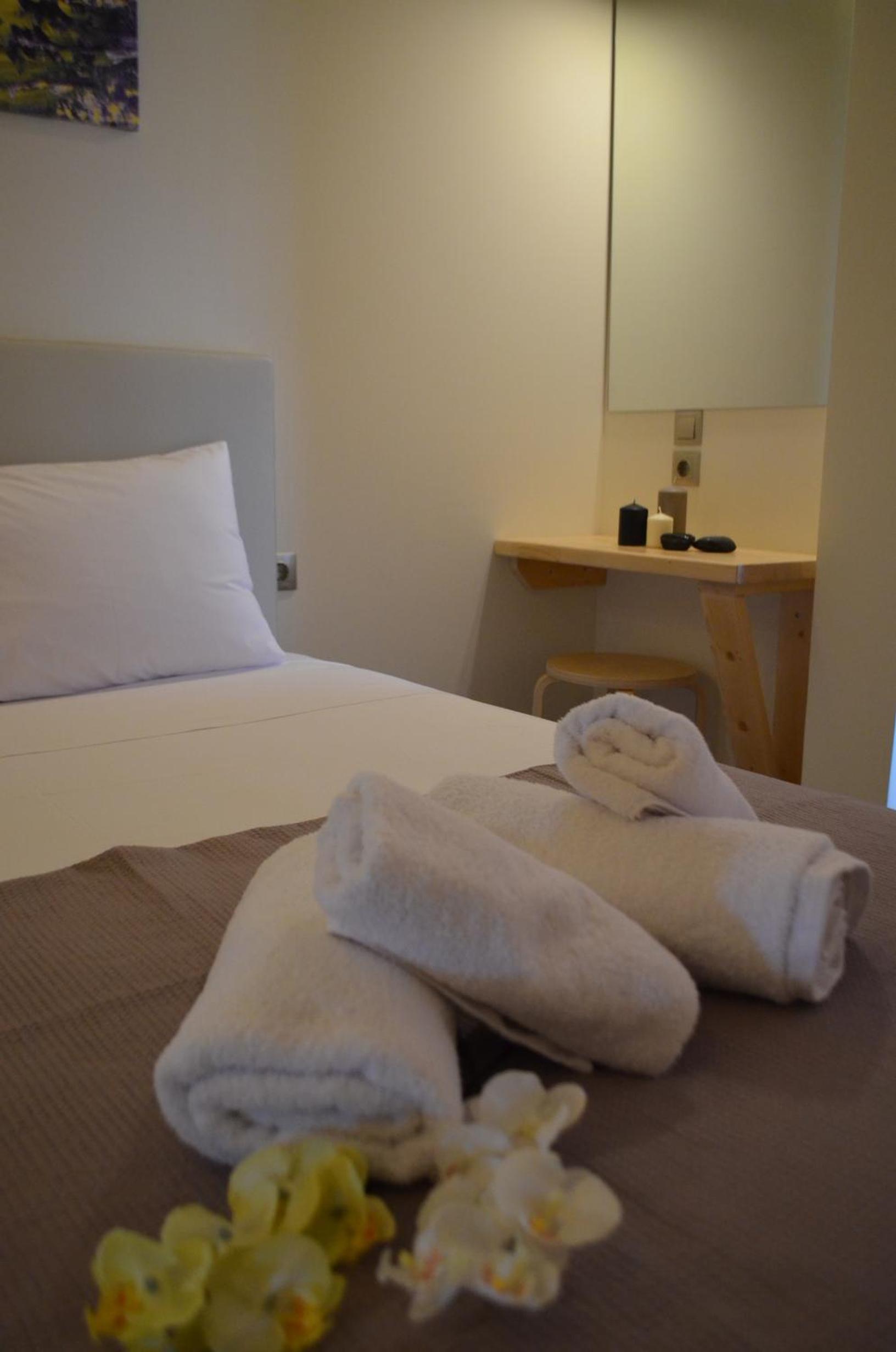 Double Room with Balcony - Photo 17