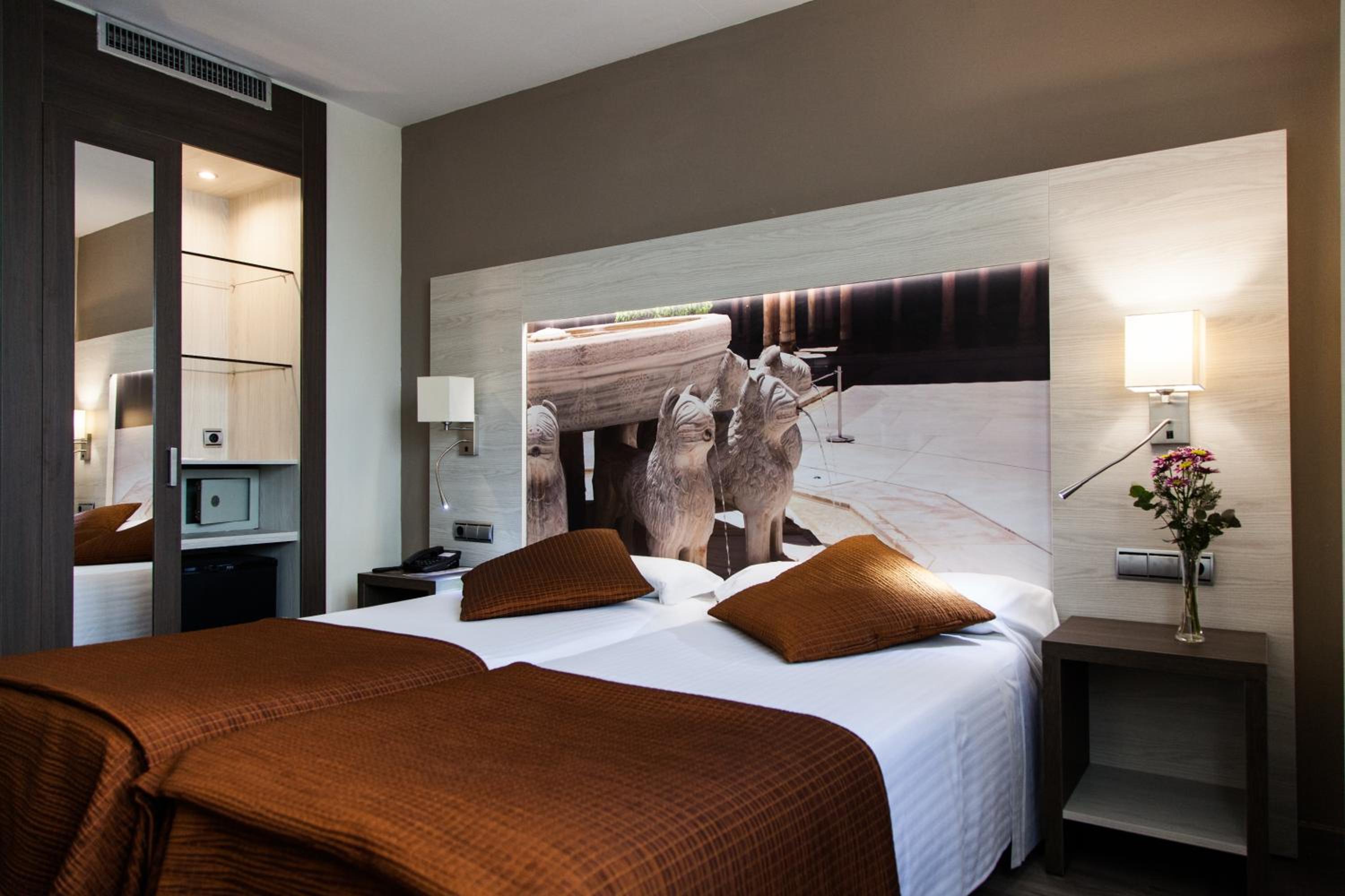 Double or Twin Room - Photo 2