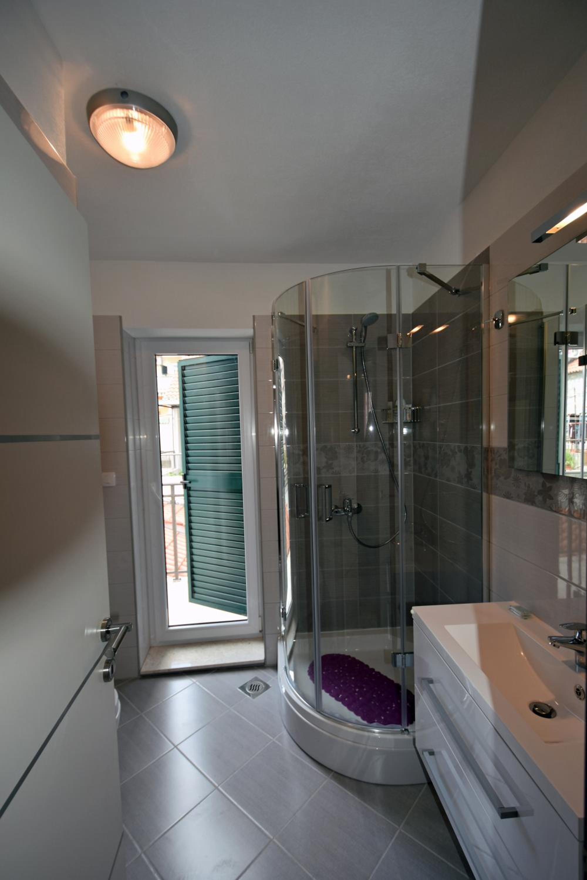 Deluxe Double Room - Photo 8