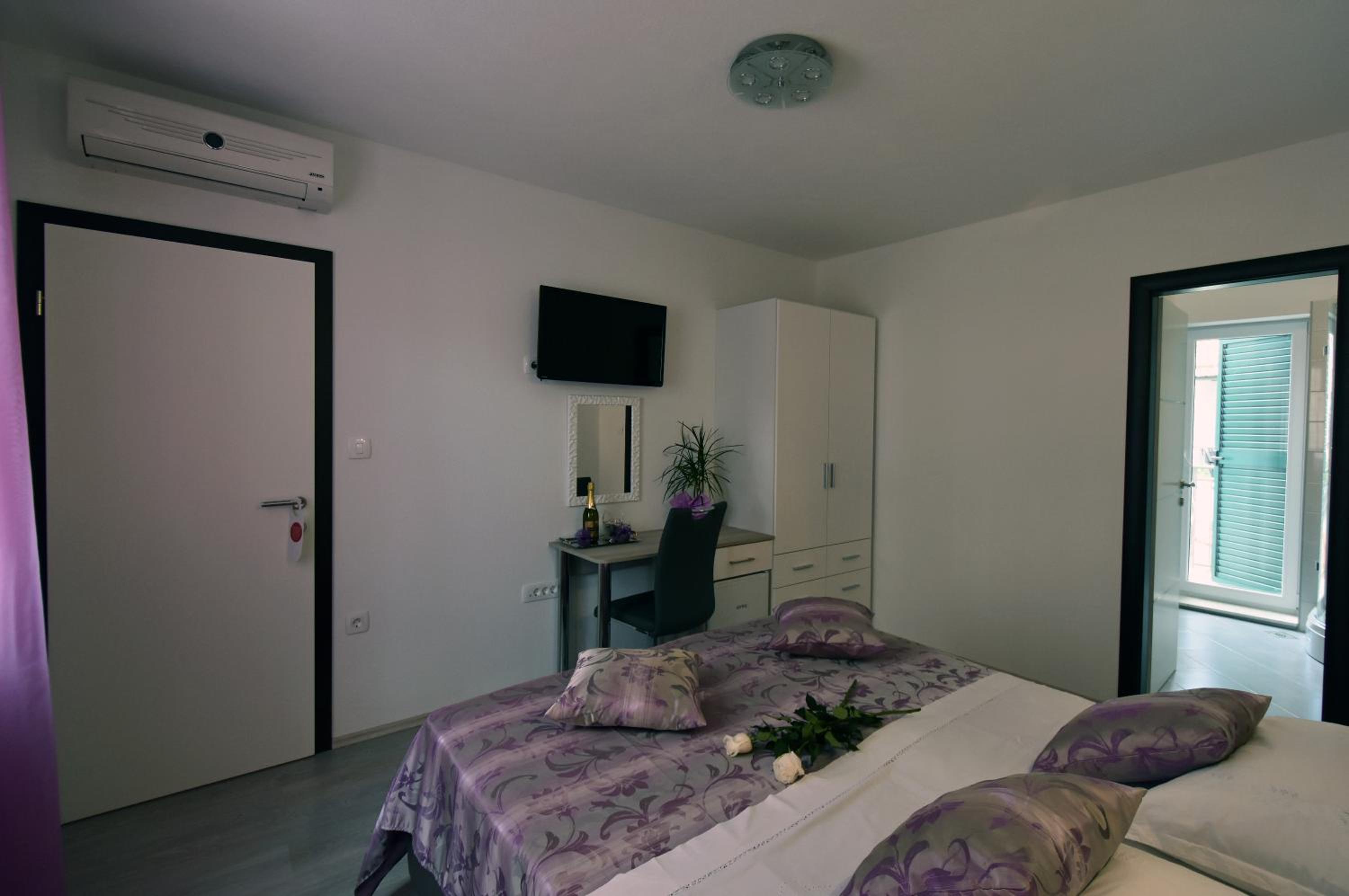 Deluxe Double Room - Photo 4