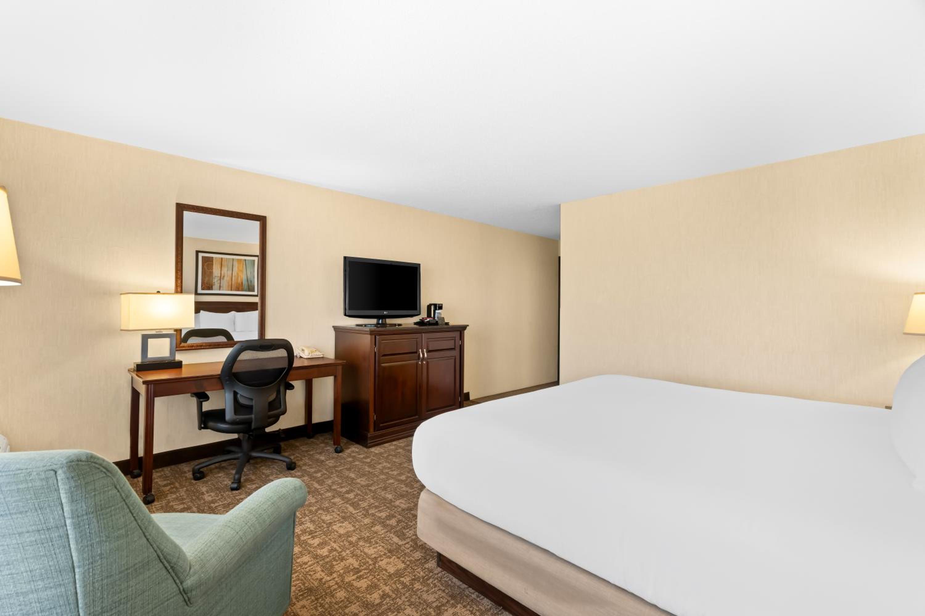 King Room with Tub - Disability Access/Non Smoking - Photo 1