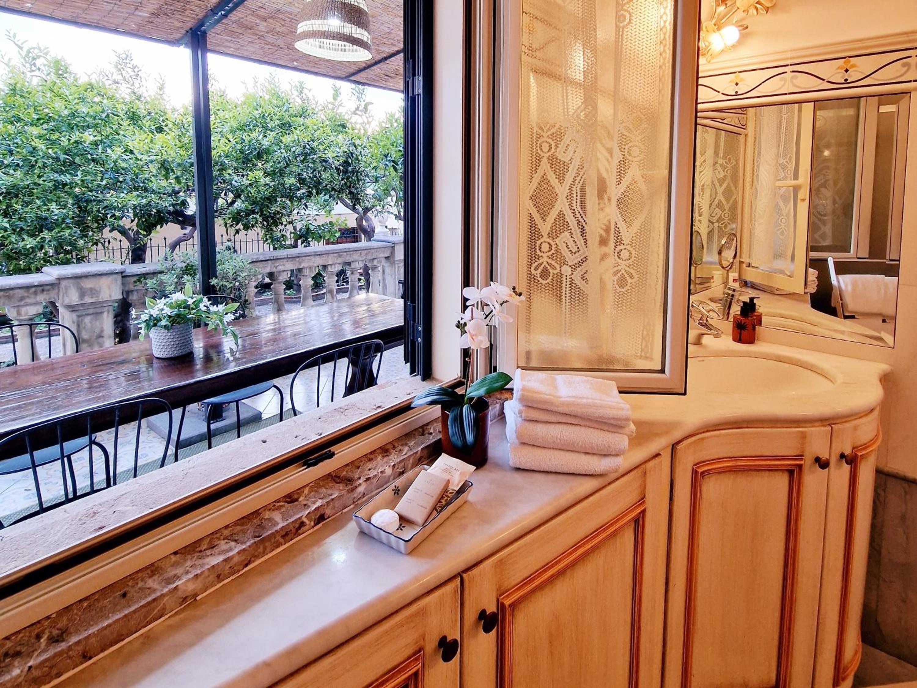 One-Bedroom Apartment with Garden
