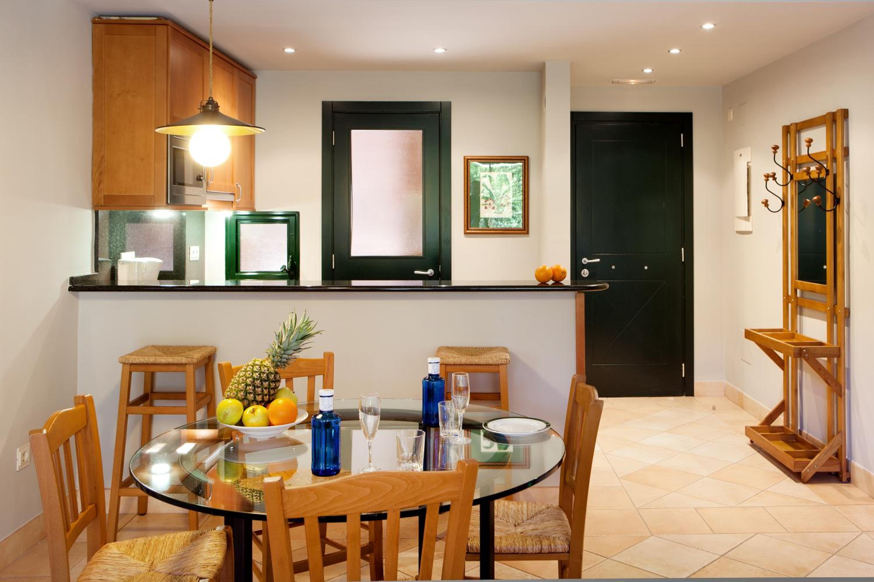 Two-Bedroom Apartment with Garden View photo 2