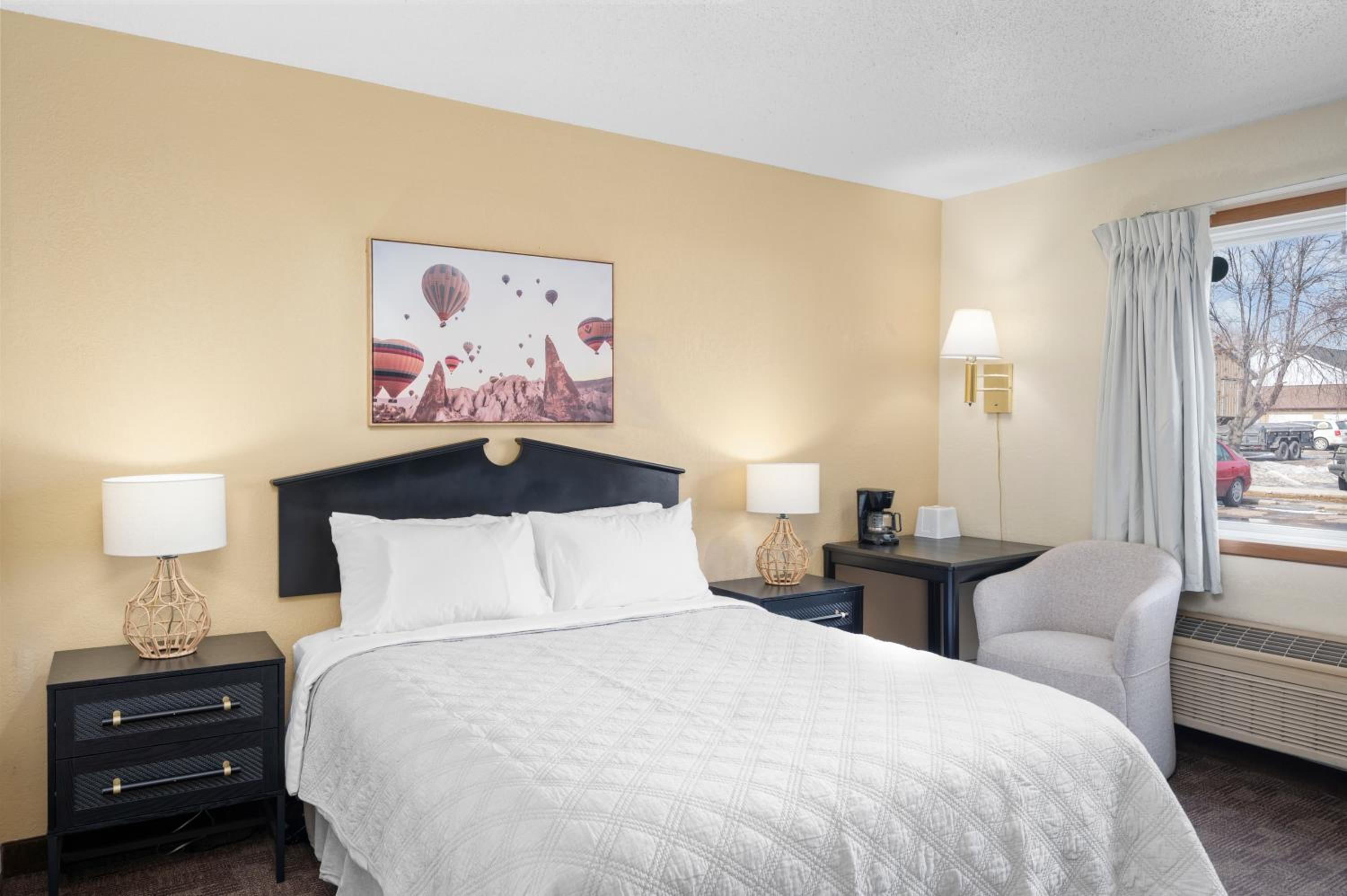 Deluxe Room (2 Adults + 1 Child) photo 1