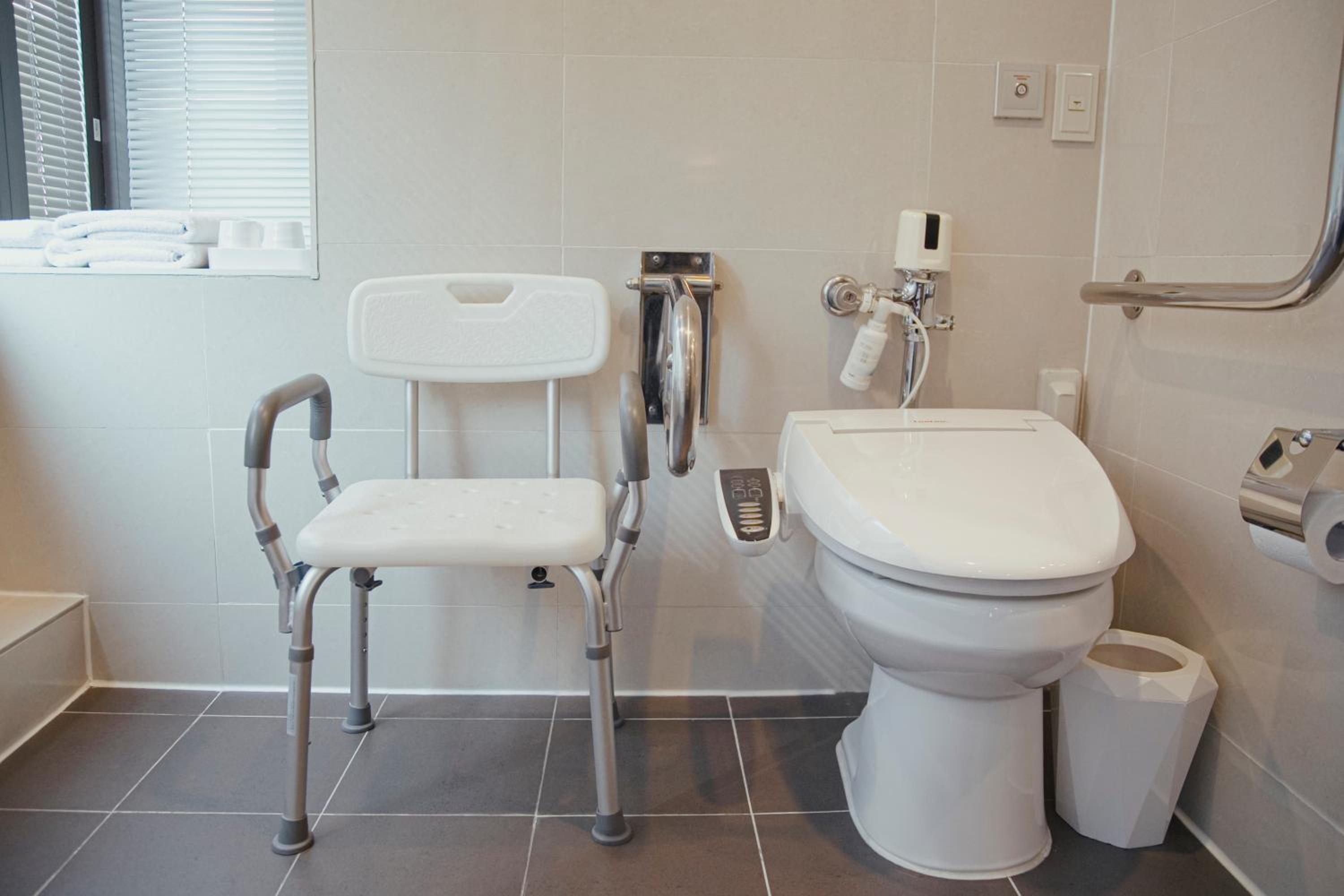 Queen Room - Disability Access photo 3