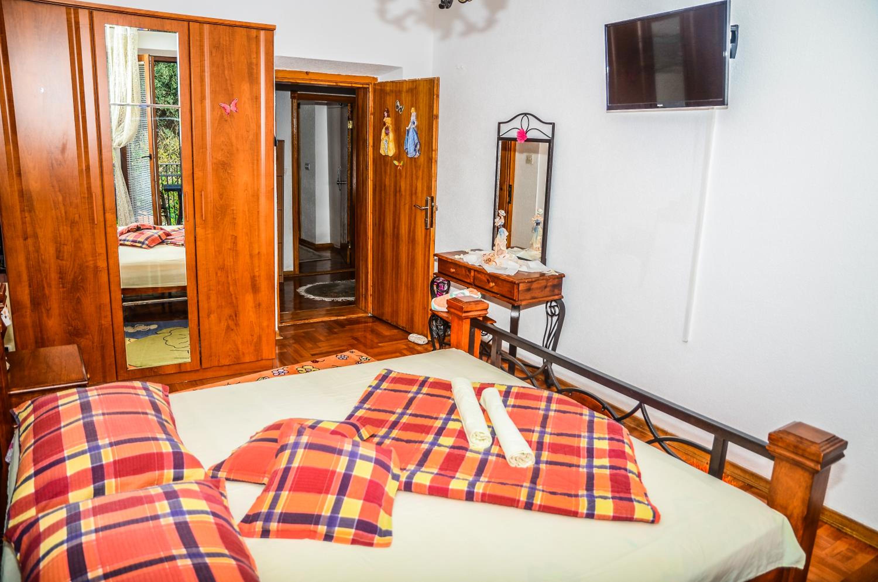 Double Room with Balcony and Sea View - Photo 11