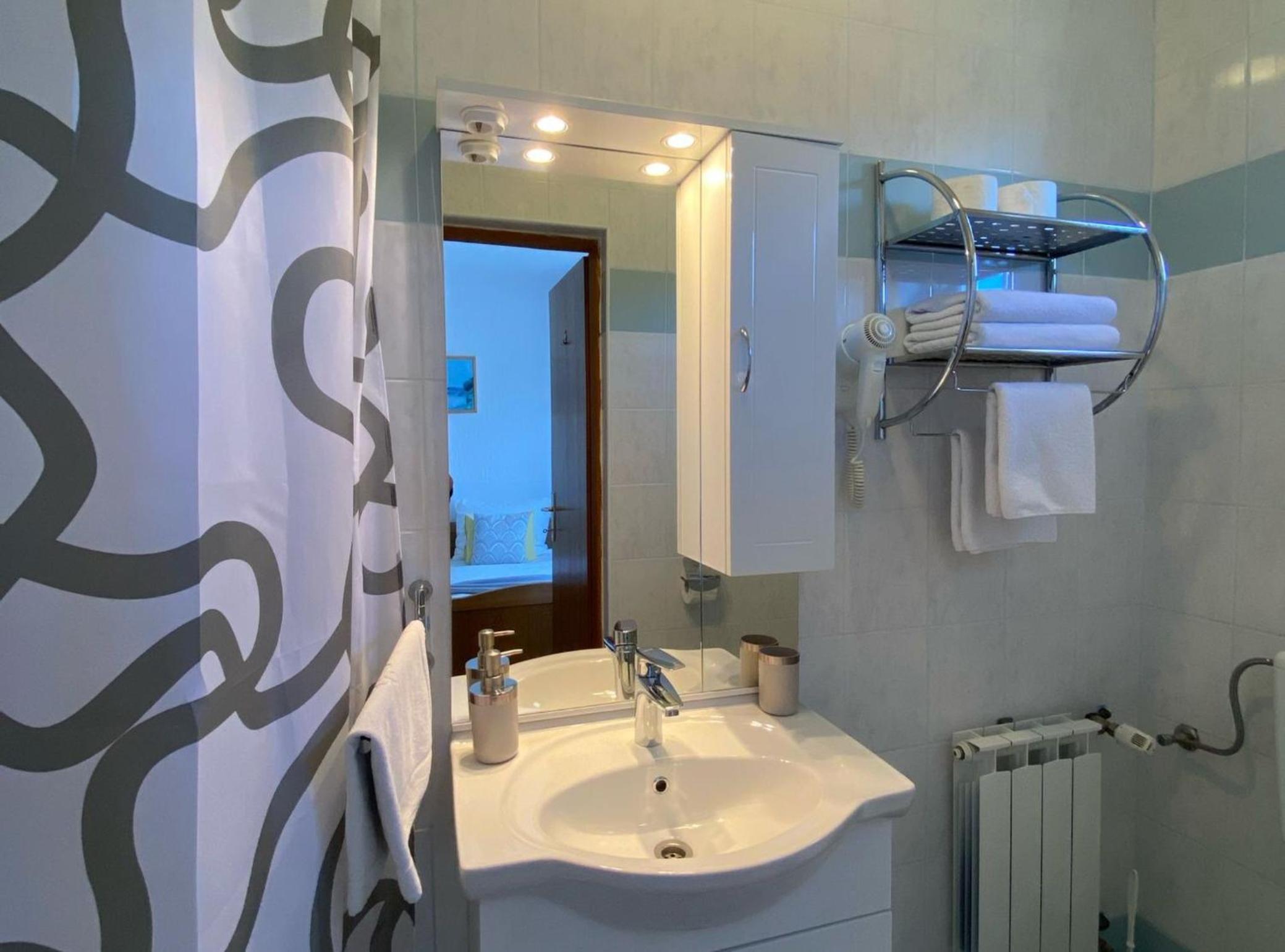 Deluxe Twin Room photo 3