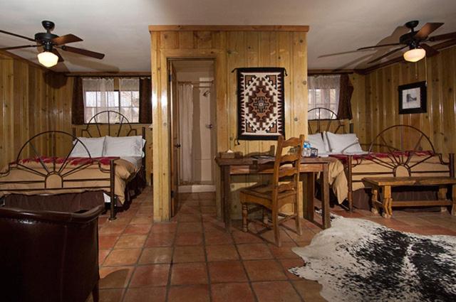Queen Room with Two Queen Beds photo 1