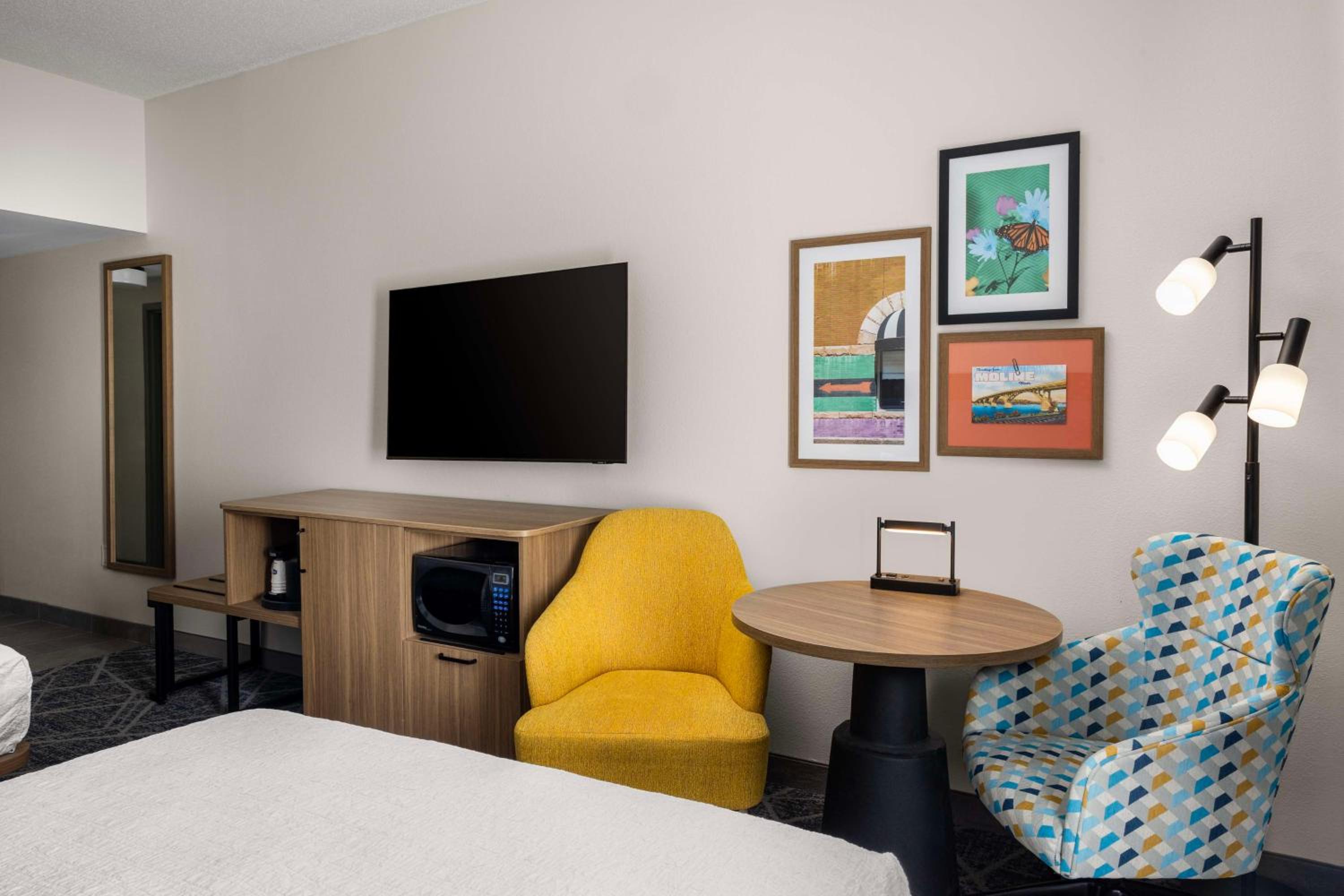 Queen Room with Two Queen Beds - Hearing Access/Non-Smoking - Photo 2