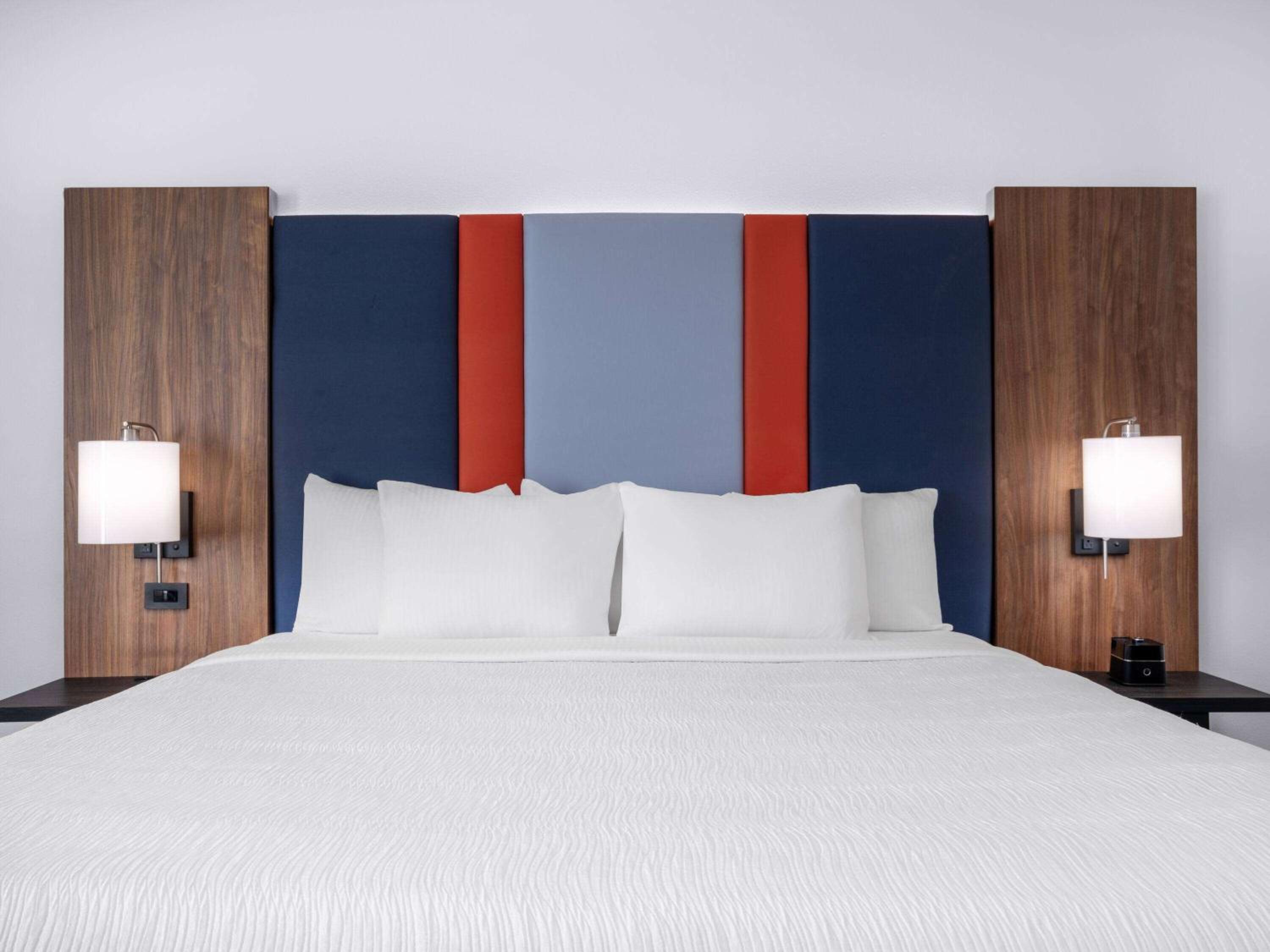 King Room - Non-Smoking - Photo 3