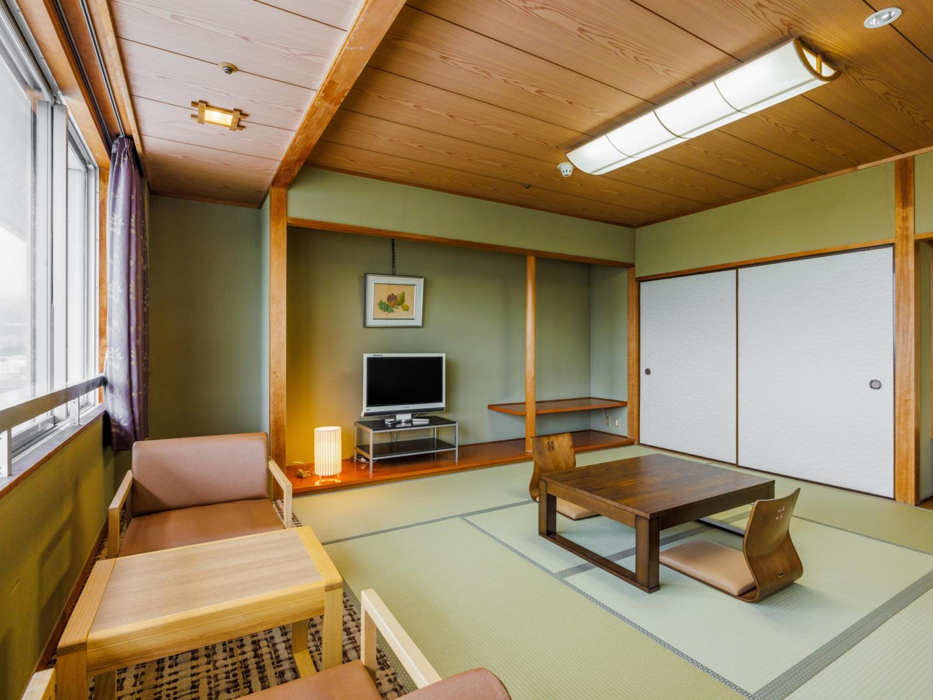 Japanese-style Room with 8 Tatami (MAX 4 Adults)