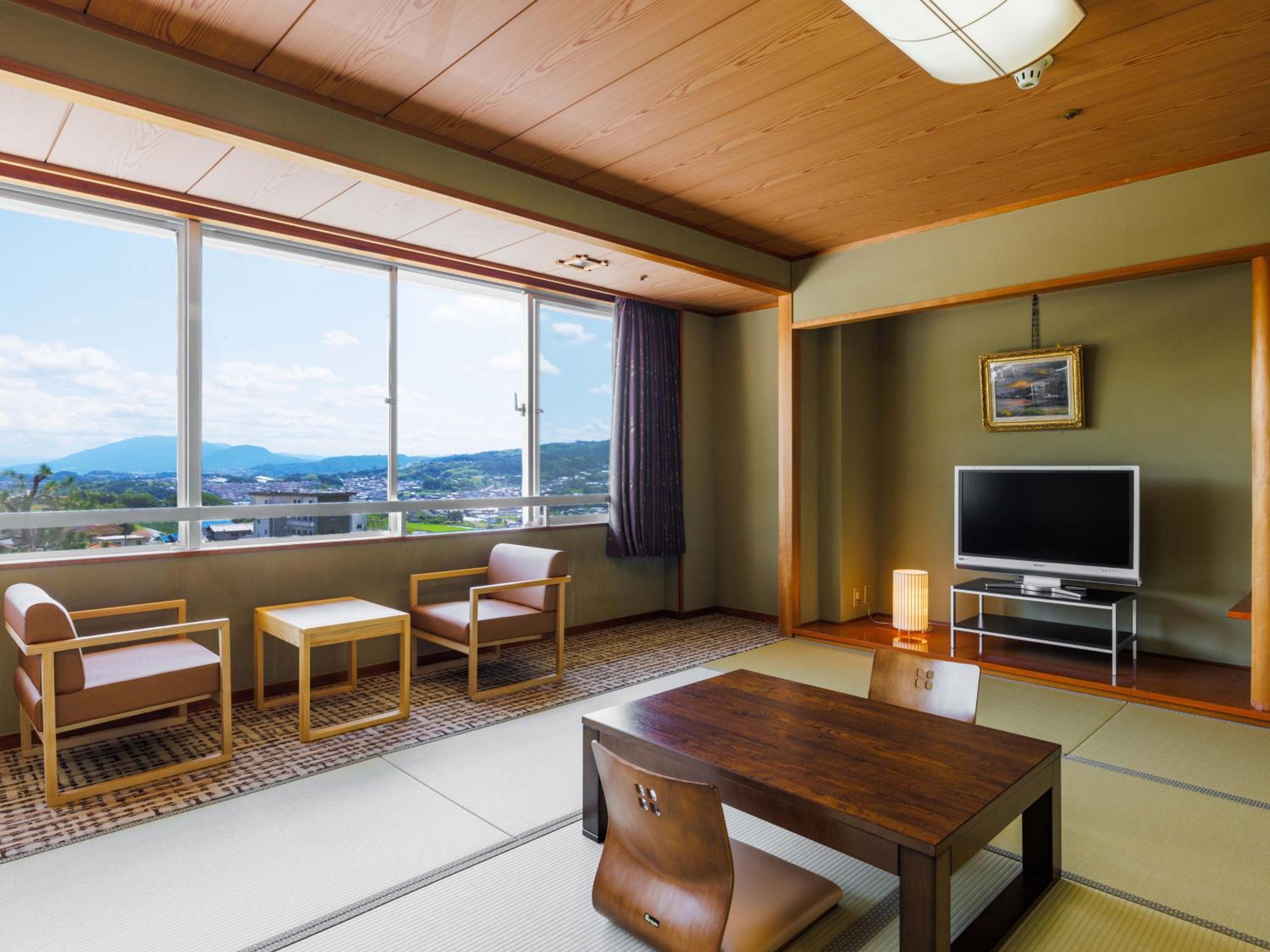 Japanese Style Room with 10 Tatami (MAX 5 Adults)