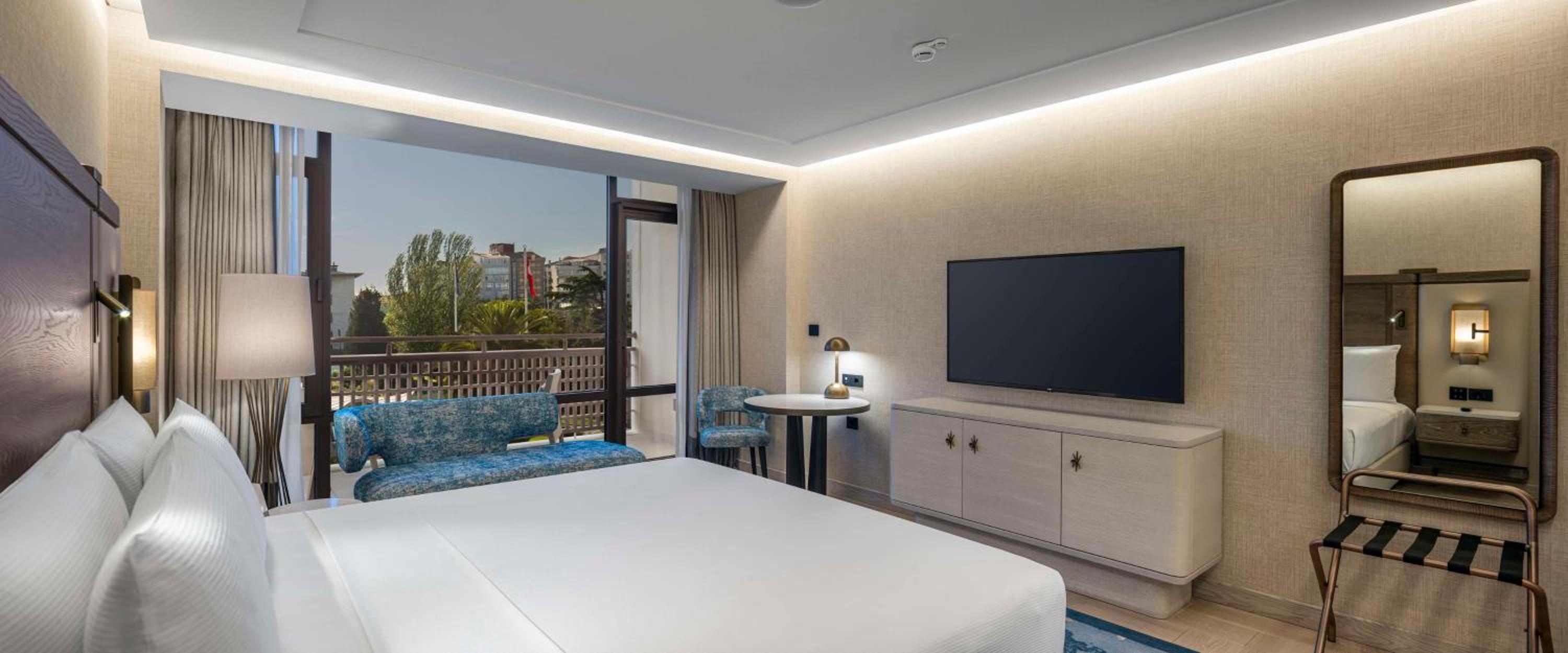 Queen Room - Accessible