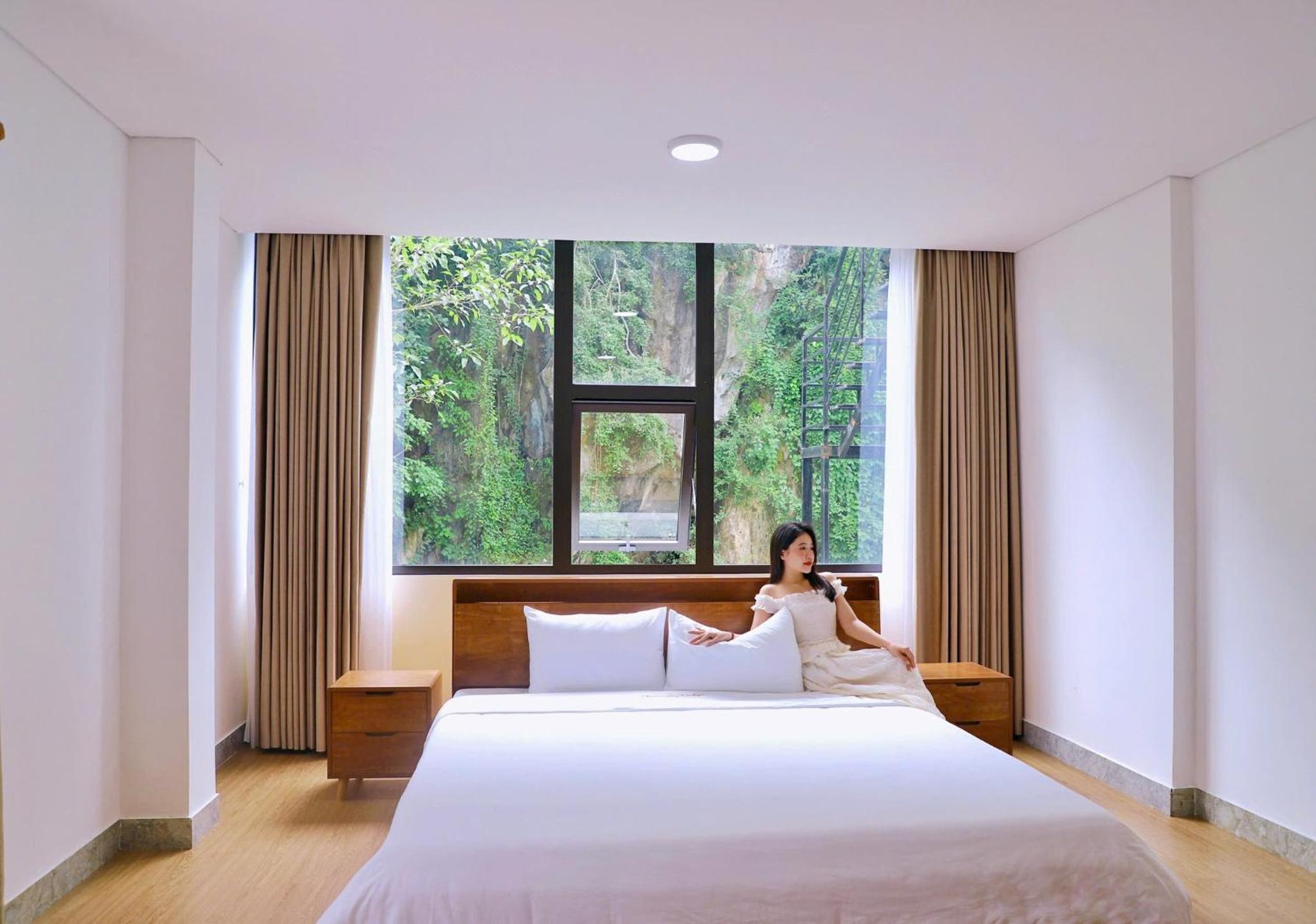 Deluxe King Room - Photo 1