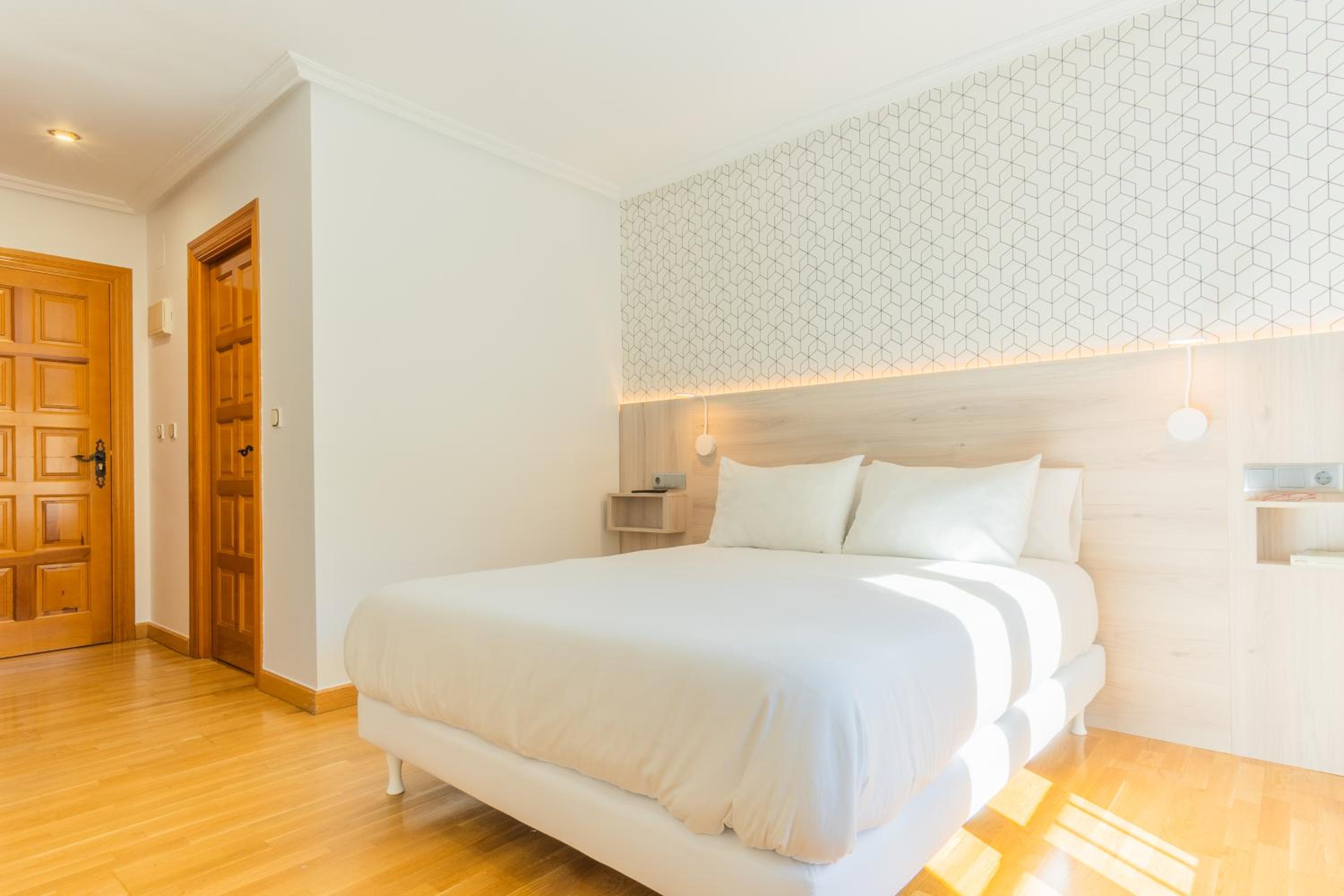 Deluxe Queen Room photo 2