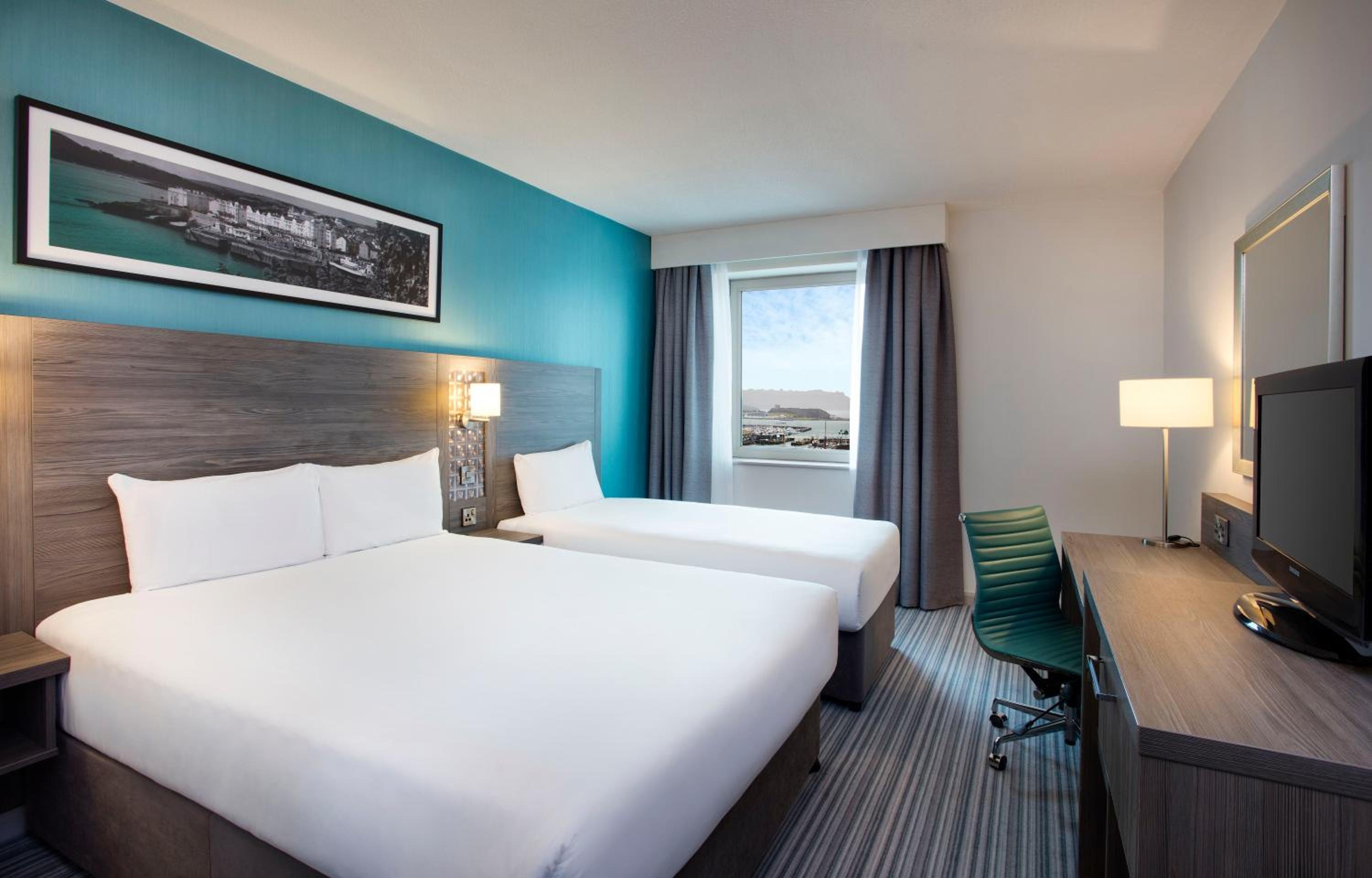 Standard Double and Single bed photo 3