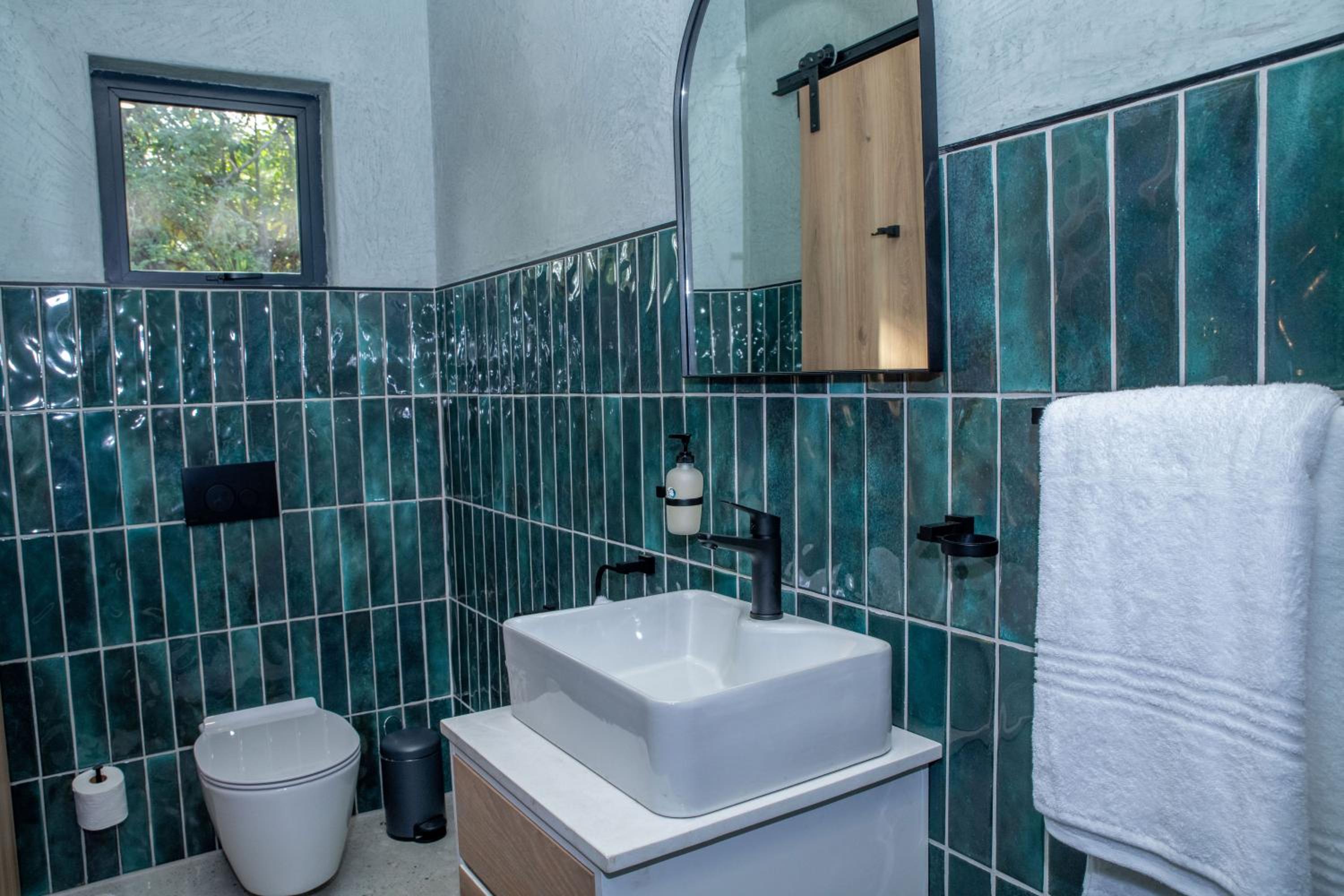 Classic King Room - Photo 7
