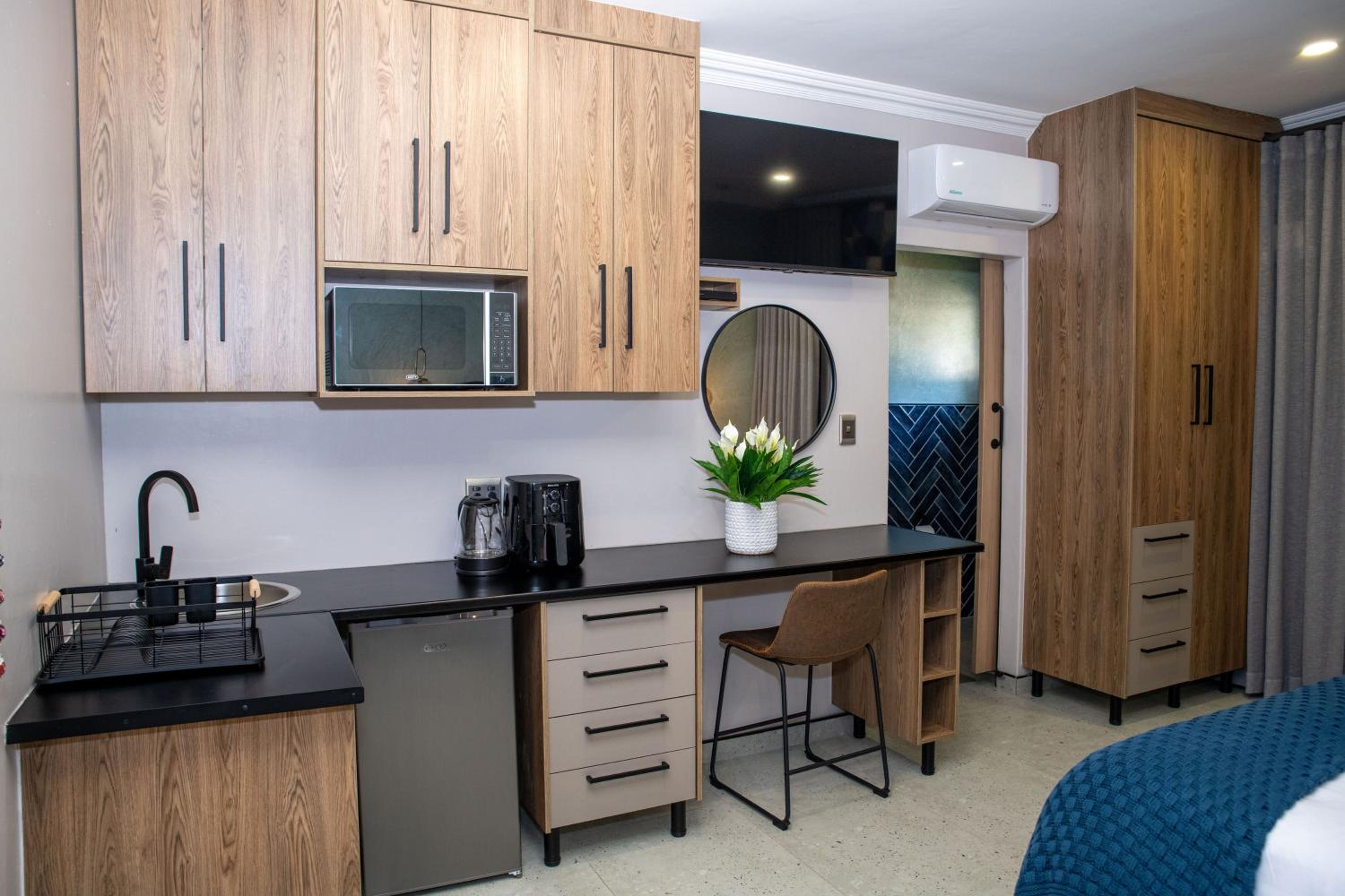 Comfort King Room - Photo 5