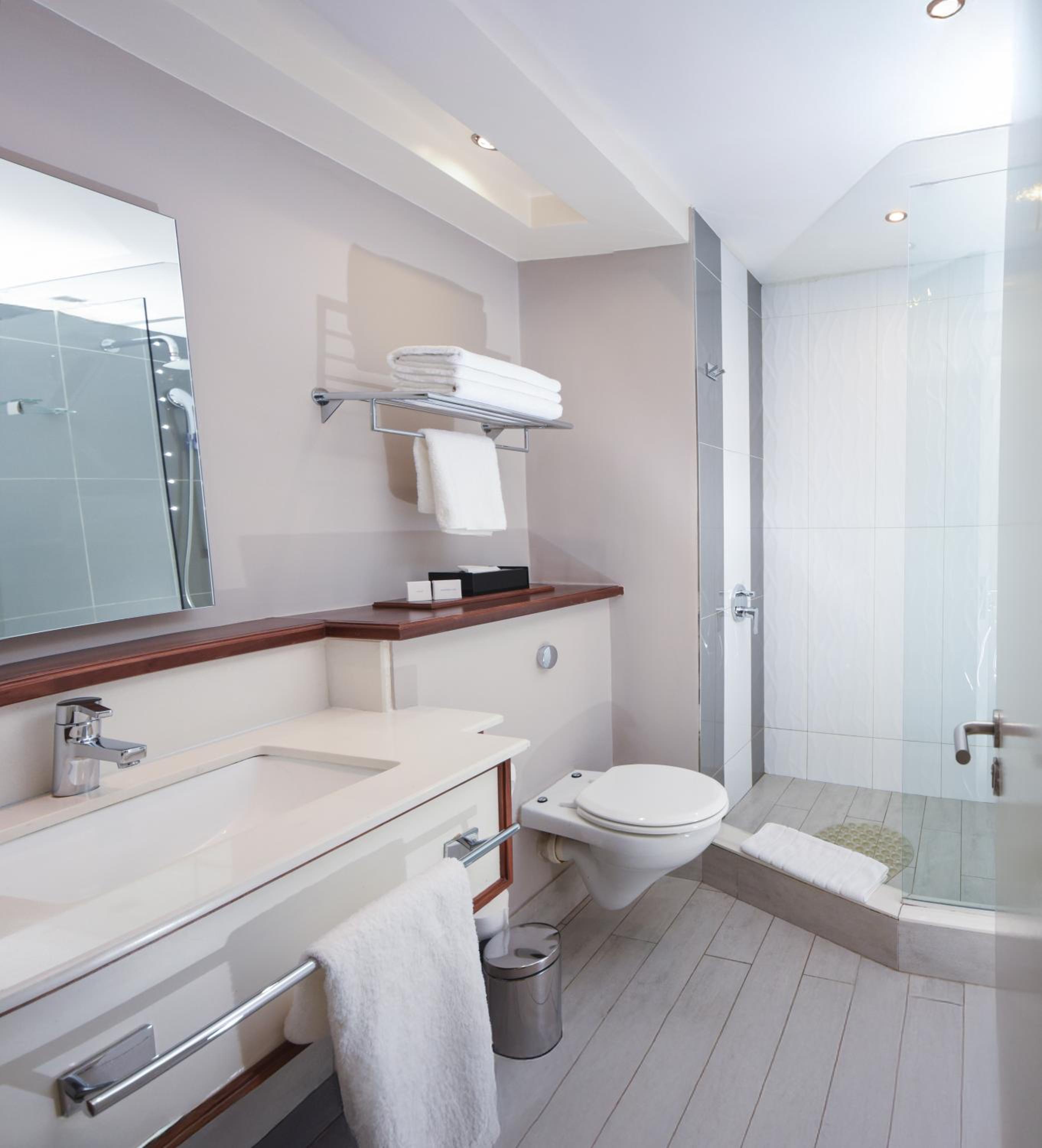 Deluxe River Facing King Room - Photo 3