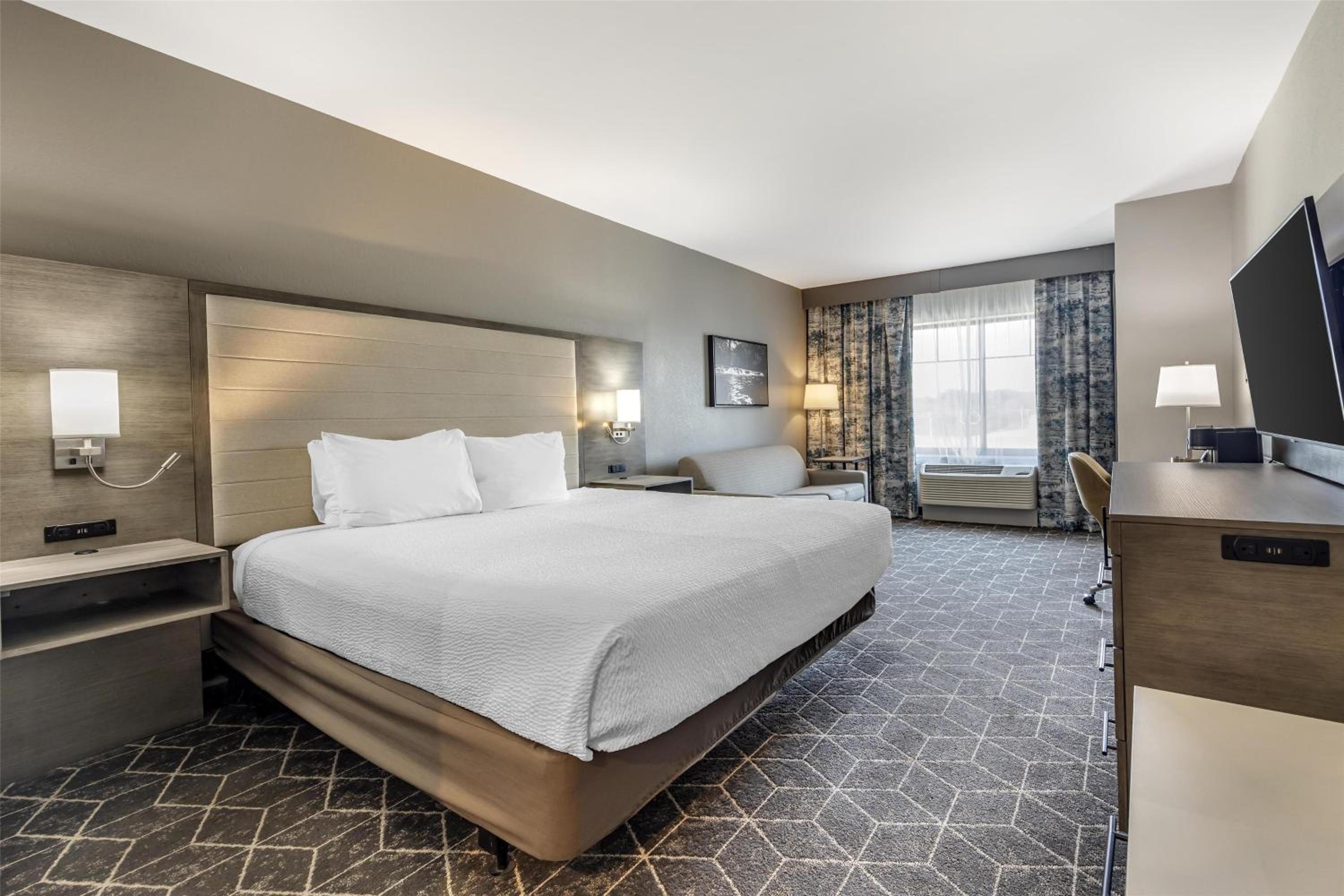 Queen Suite with Sofa Bed