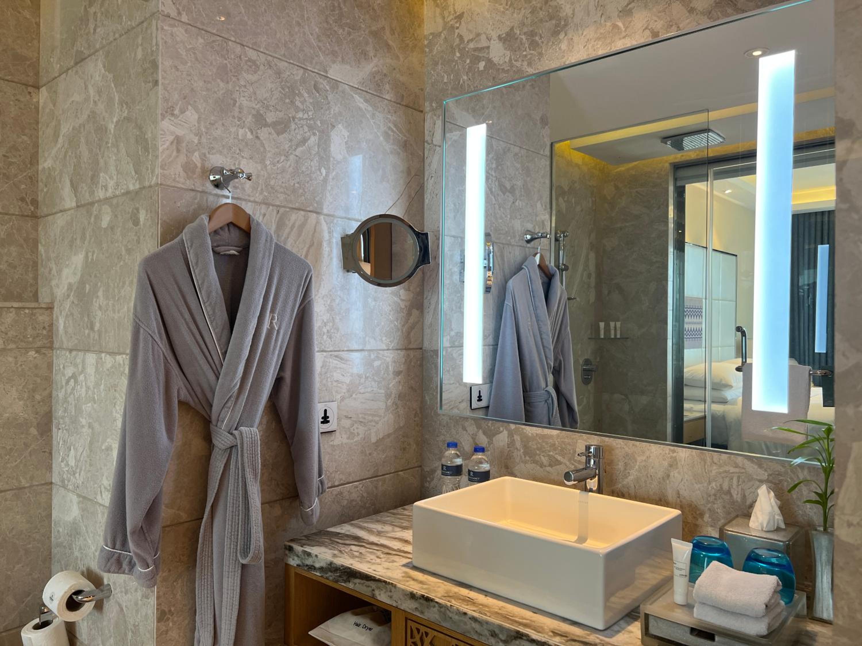 Deluxe Twin, Guest room, 2 Twin/Single Bed(s) - Photo 2