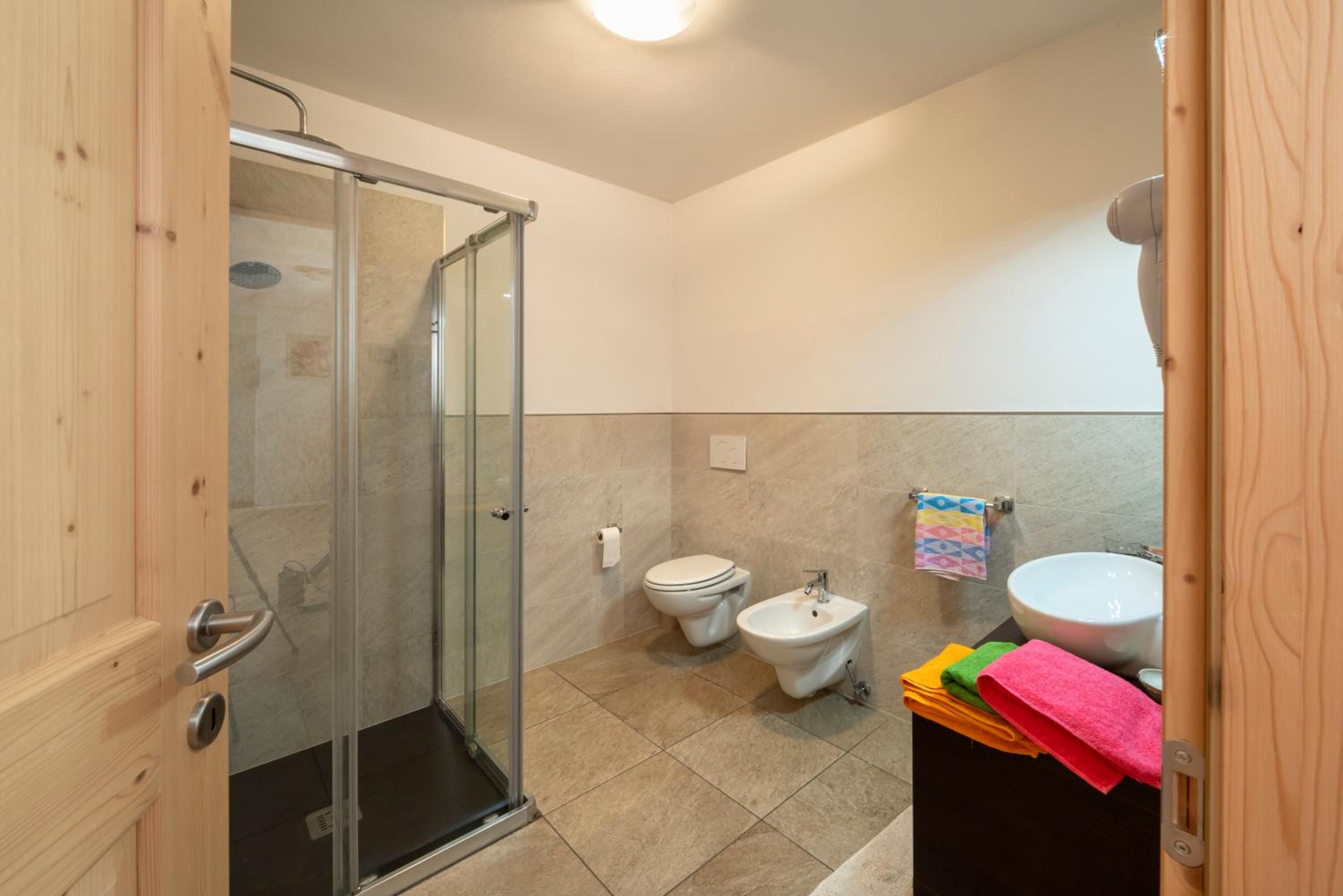 Quadruple Room with Private Bathroom photo 2