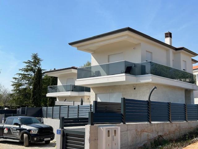 Villa photo 3