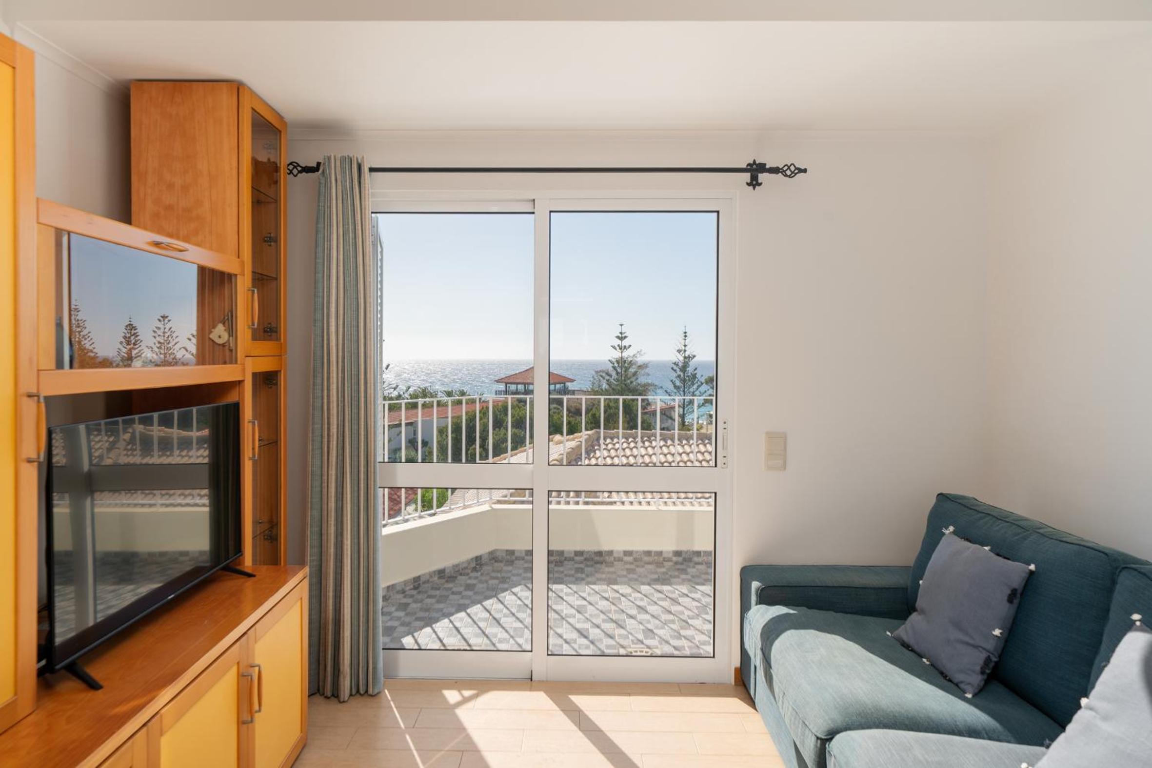 Apartment with Balcony photo 3