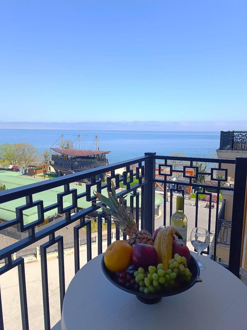 One-Bedroom Apartment with Balcony and Sea View photo 1