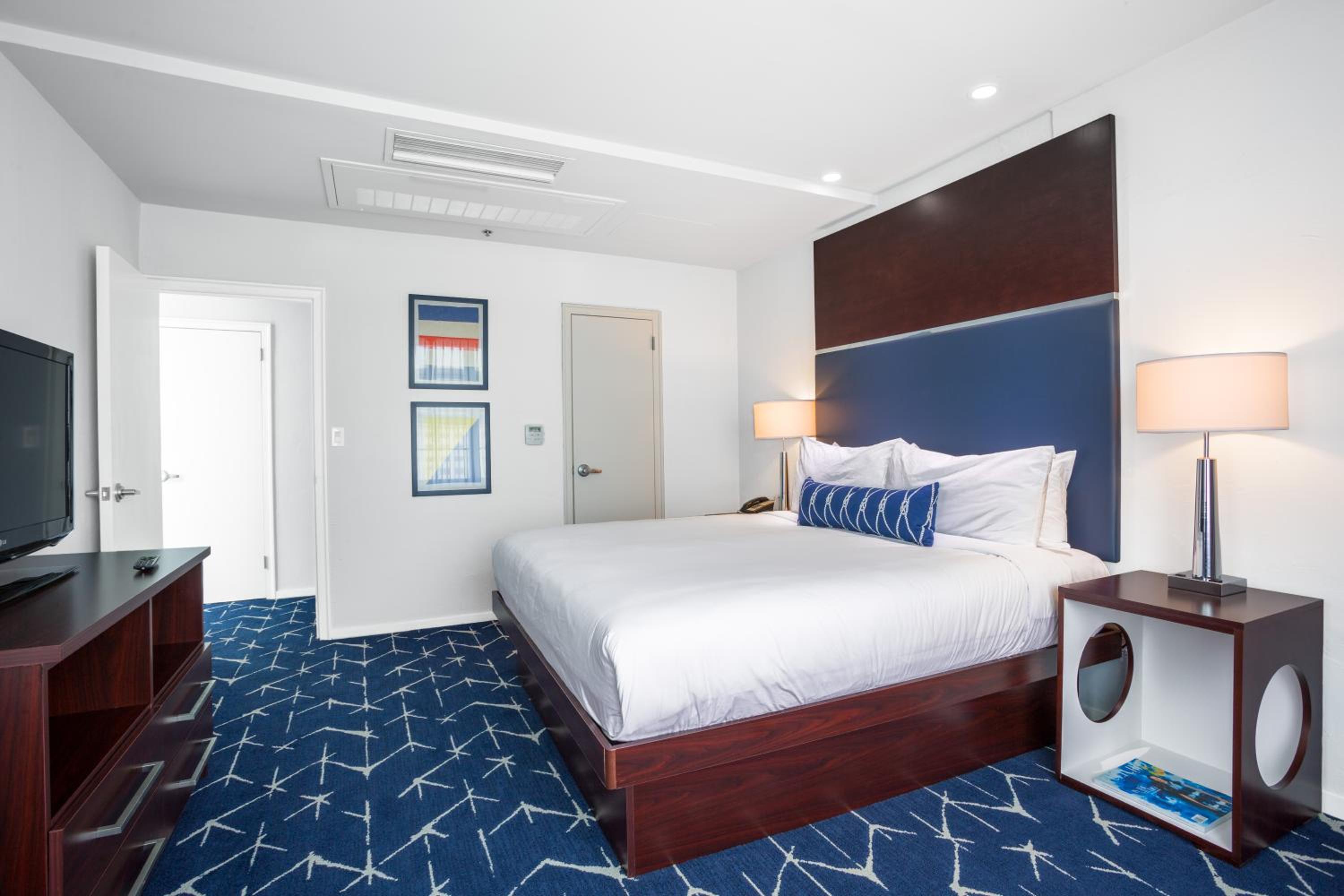 Deluxe King Room - Photo 4