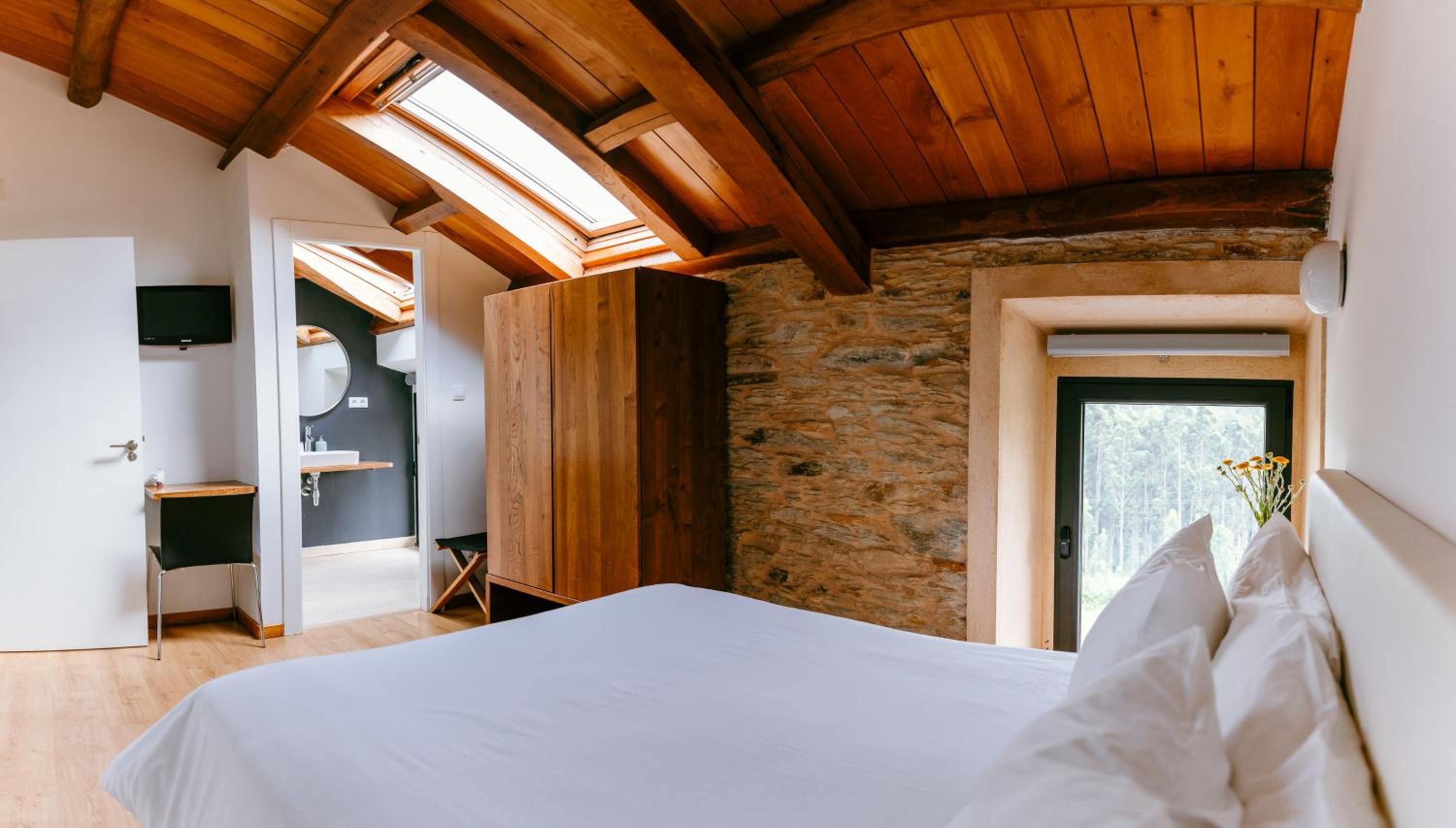Attic Room photo 3